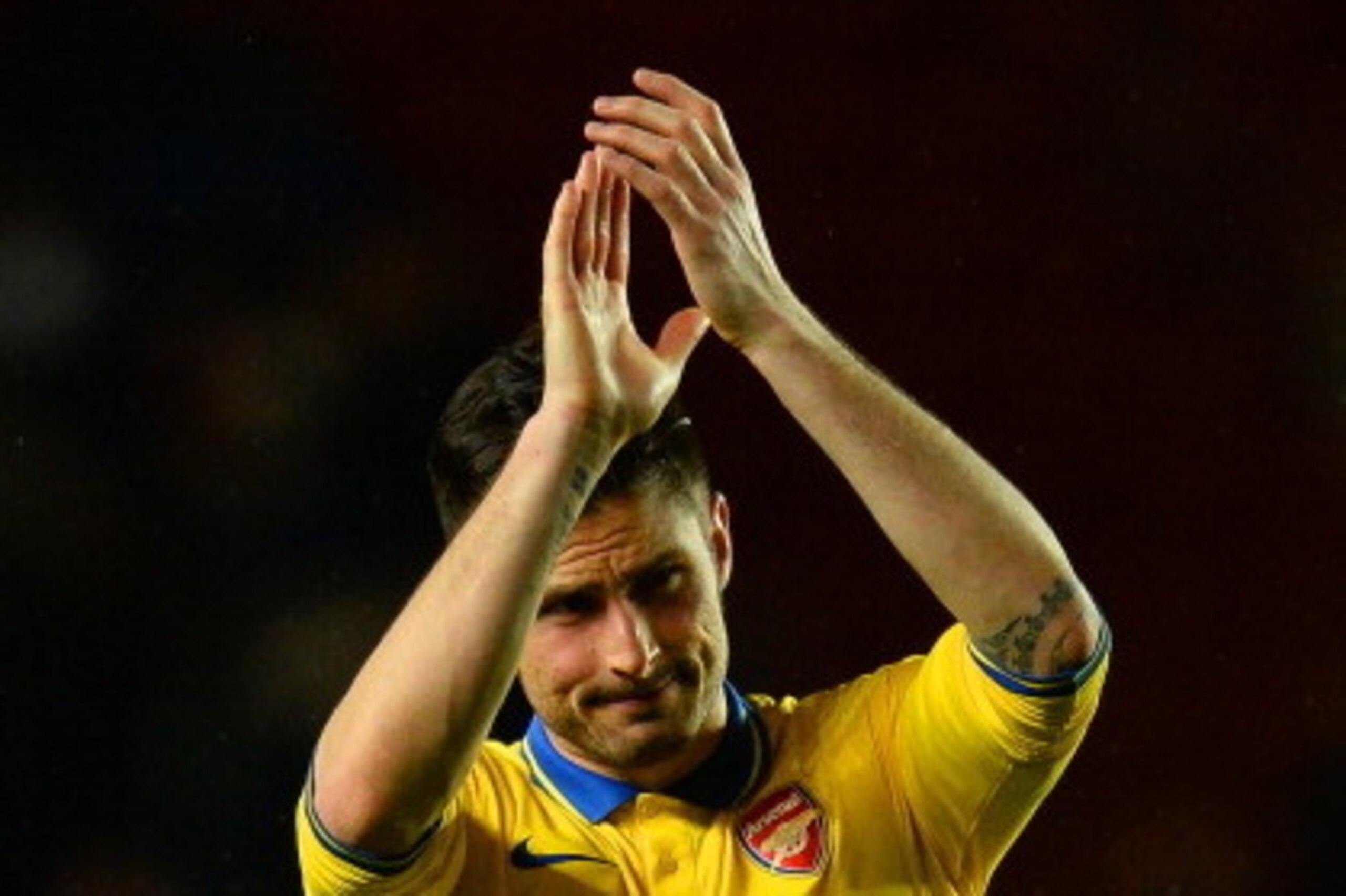SOUTHAMPTON, ENGLAND - JANUARY 28:  Olivier Giroud of Arsenal applauds the fans during the Barclays Premier League match between Southampton and Arsenal at St Mary's Stadium on January 28, 2014 in Southampton, England.  (Photo by Mike Hewitt/Getty Images)