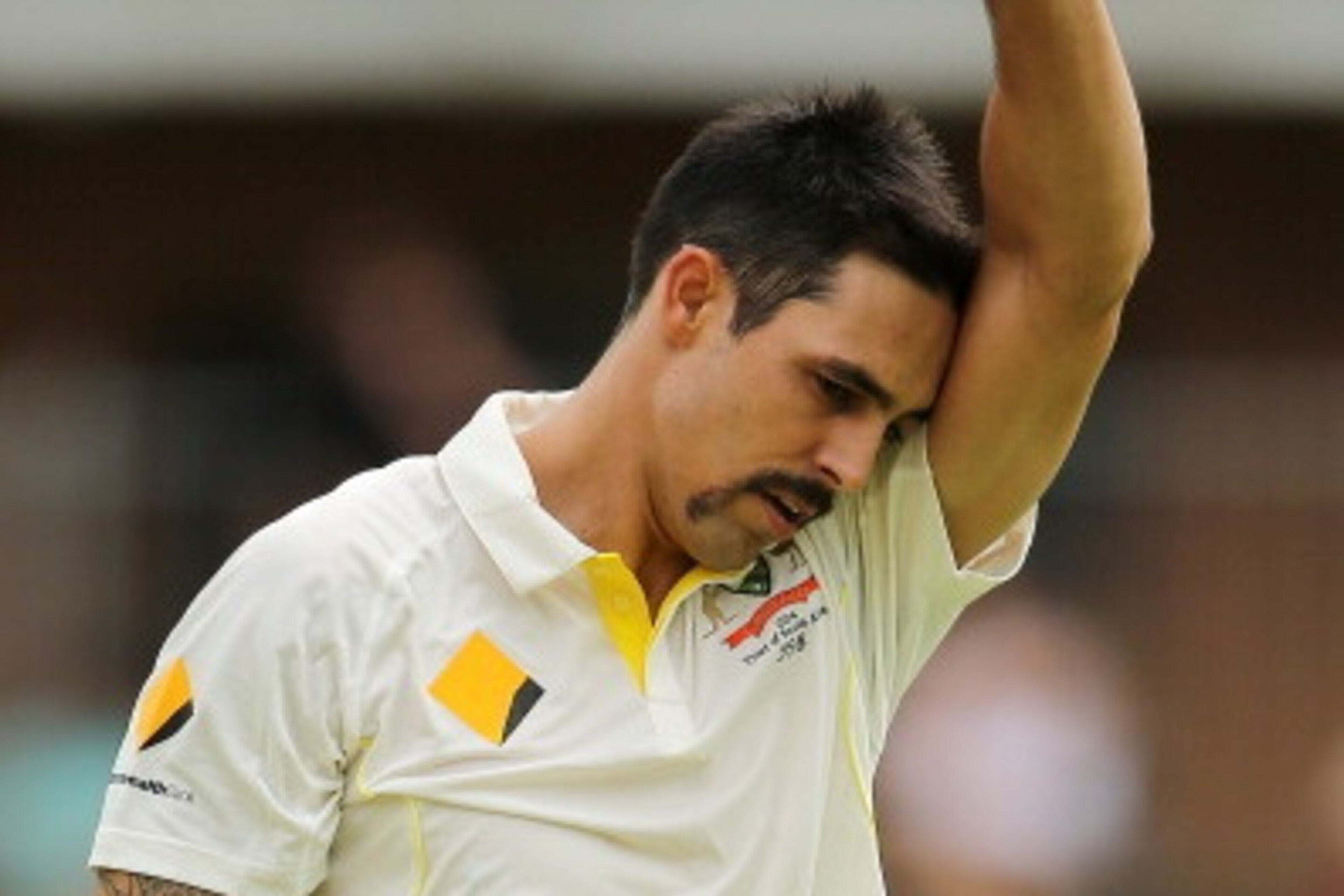 PORT ELIZABETH, SOUTH AFRICA - FEBRUARY 21:  Mitchell Johnson of Australia prepares to bowl during day two of the Second Test match between South Africa and Australia at AXXESS St George's Cricket Stadium on February 21, 2014 in Port Elizabeth, South Afri