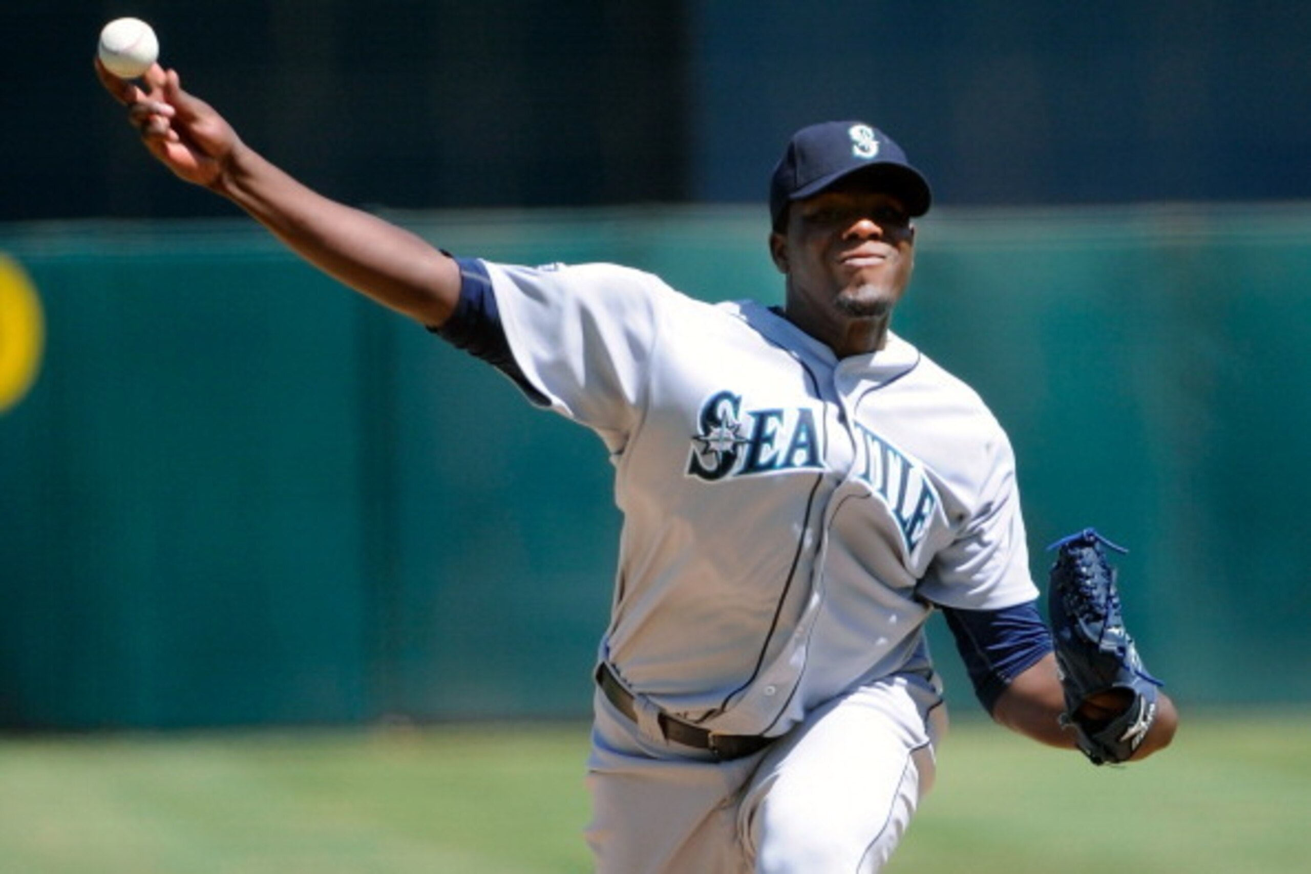 OAKLAND, CA - SEPTEMBER 03: Michael Pineda #36 of the Seattle Mariners pitches against the Oakland Athletics in the first inning during an MLB baseball game at O.co Coliseum on September 3, 2011 in Oakland, California.  (Photo by Thearon W. Henderson/Gett