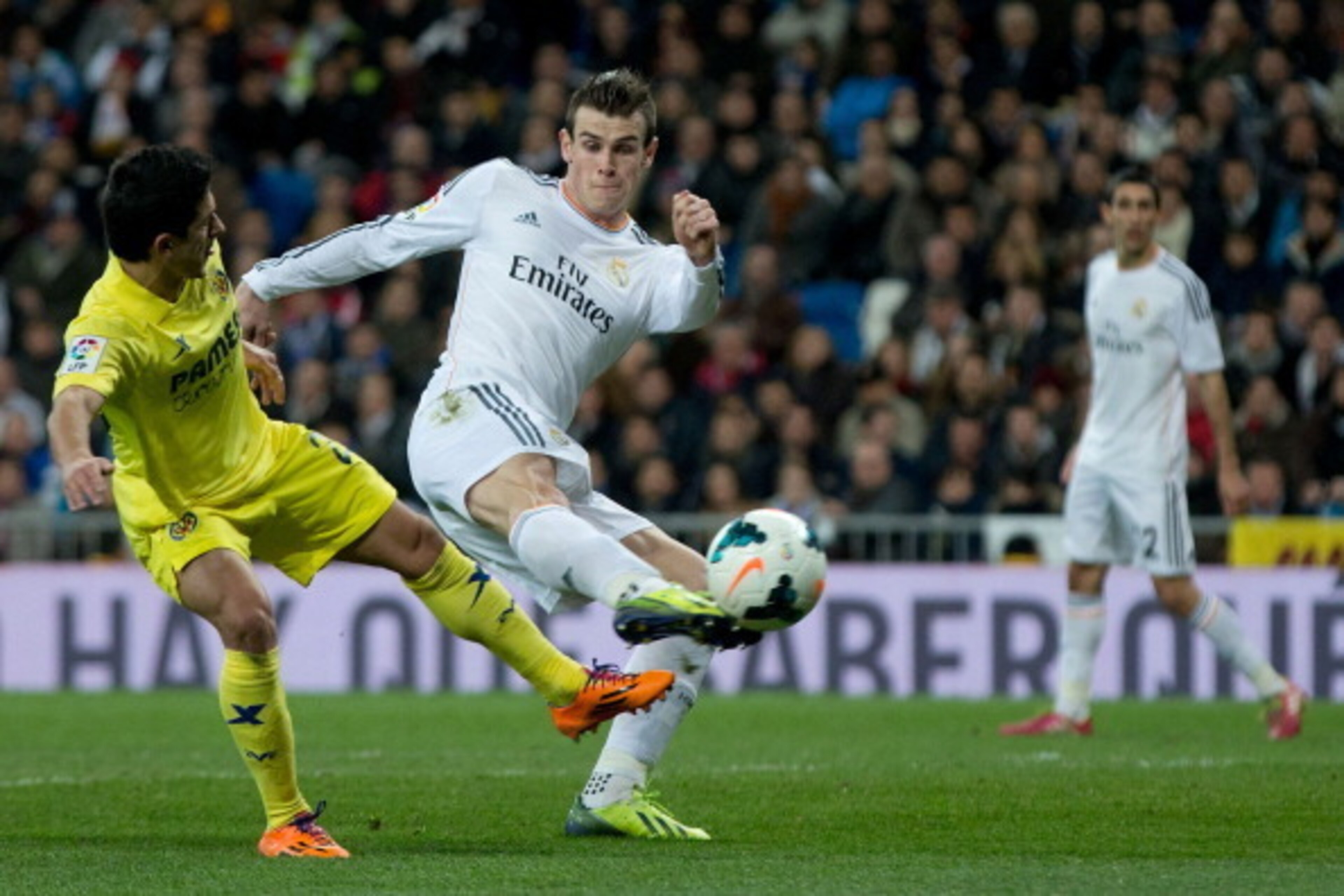 MADRID, SPAIN - FEBRUARY 08: Gareth Bale of Real Madrid CF competes for the ball with Jonathan Pereira of Villarreal CF during the La Liga match between Real Madrid CF and Villarreal CF at Estadio Santiago Bernabeu on February 8, 2014 in Madrid, Spain.  (