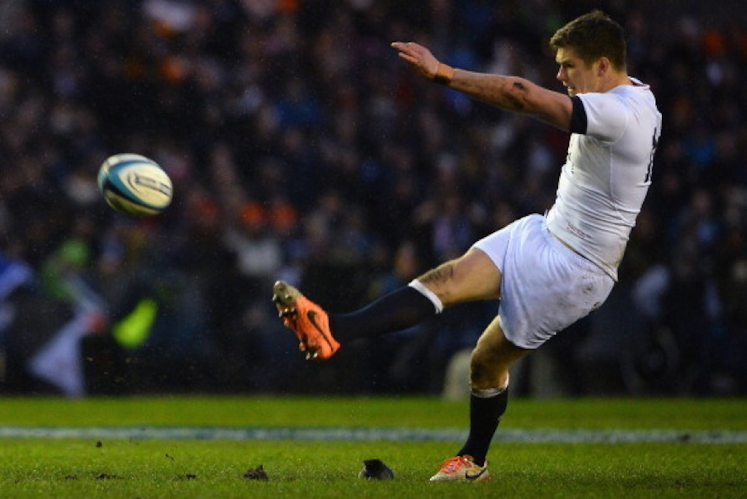 EDINBURGH, SCOTLAND - FEBRUARY 08:  Owen Farrell of England in action during the RBS Six Nations match between Scotland and England at Murrayfield Stadium on February 8, 2014 in Edinburgh, Scotland.  (Photo by Laurence Griffiths/Getty Images)
