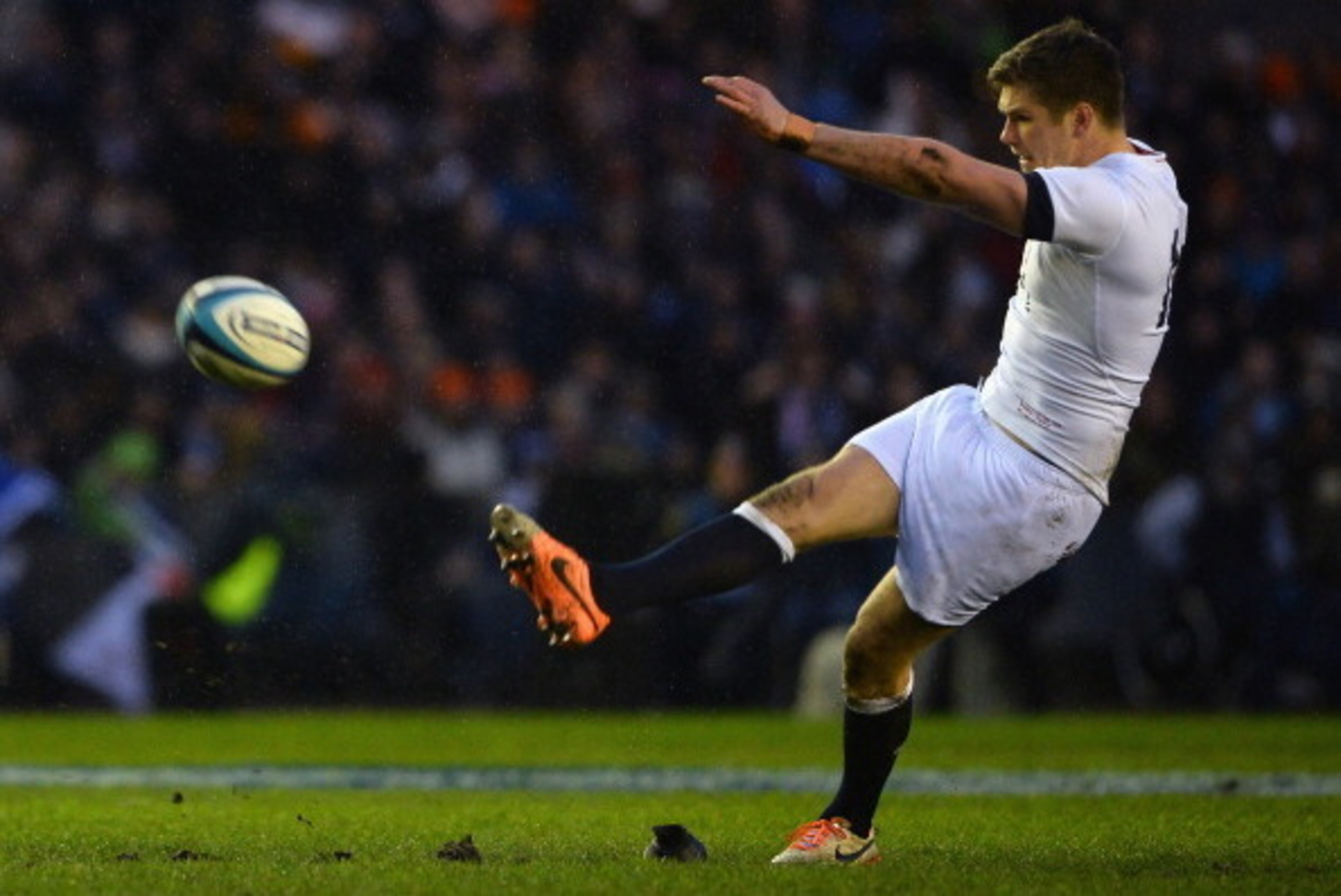 EDINBURGH, SCOTLAND - FEBRUARY 08:  Owen Farrell of England in action during the RBS Six Nations match between Scotland and England at Murrayfield Stadium on February 8, 2014 in Edinburgh, Scotland.  (Photo by Laurence Griffiths/Getty Images)