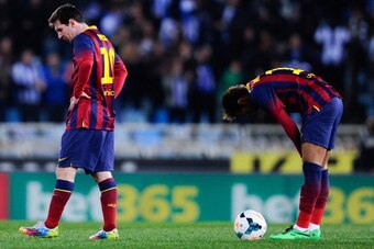 SAN SEBASTIAN, SPAIN - FEBRUARY 22:  Lionel Messi (L) and Neymar of FC Barcelona react after Antoine Griezmann of Real Sociedad scored his team's second goal goal during the La Liga match between Real Sociedad and FC Barcelona at Estadio Anoeta on Februar