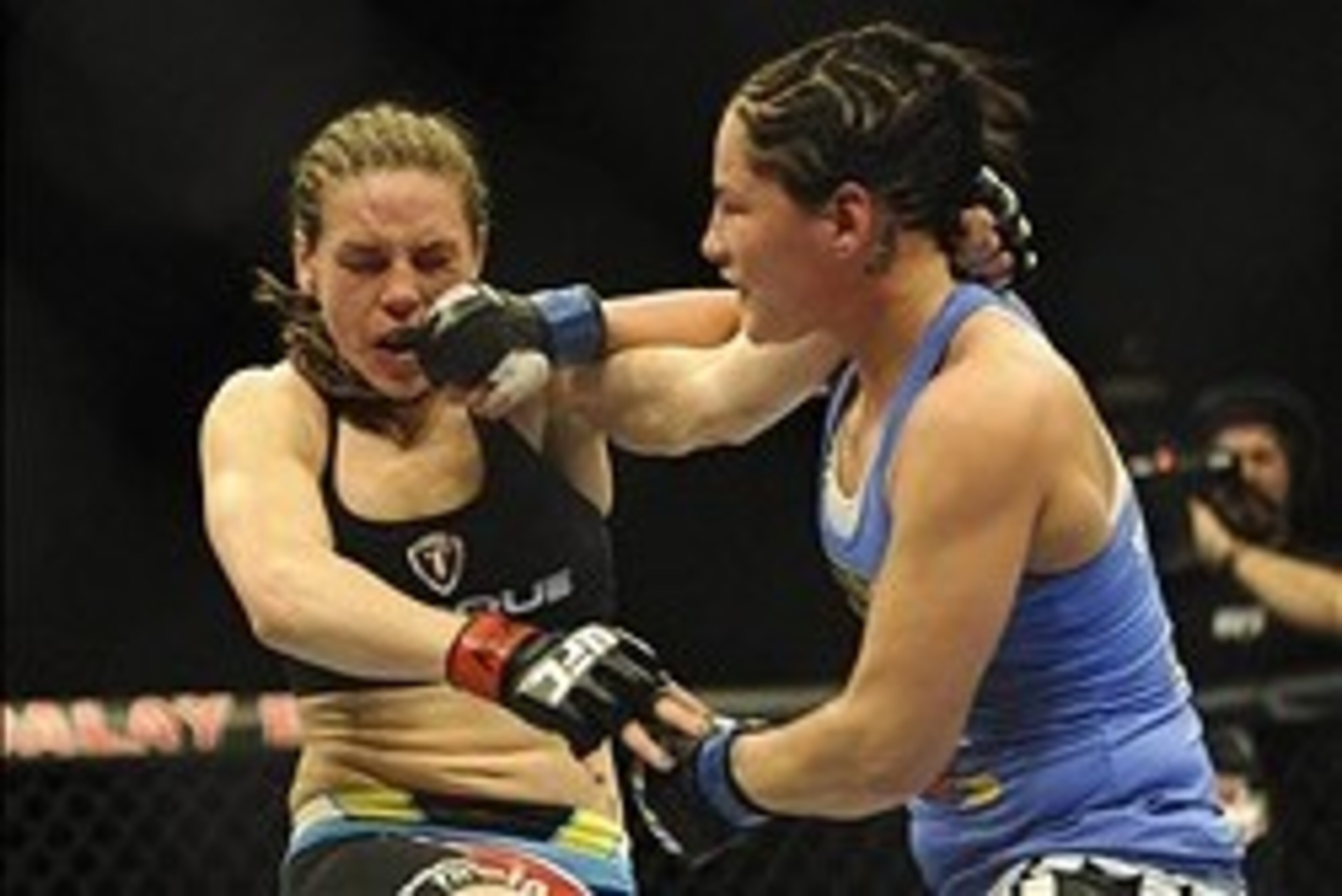 Feb 22, 2014; Las Vegas, NV, USA; Jessica Eye (blue gloves) attempts to land a right hook on Alexis Davis (red gloves) during their UFC bantamweight bout at Mandalay Bay. Davis won by split decision. Mandatory Credit: Stephen R. Sylvanie-USA TODAY Sports Feb 22, 2014; Las Vegas, NV, USA; Jessica Eye (blue gloves) attempts to land a right hook on Alexis Davis (red gloves) during their UFC bantamweight bout at Mandalay Bay. Davis won by split decision. Mandatory Credit: Stephen R. Sylvanie-USA TODAY Sports