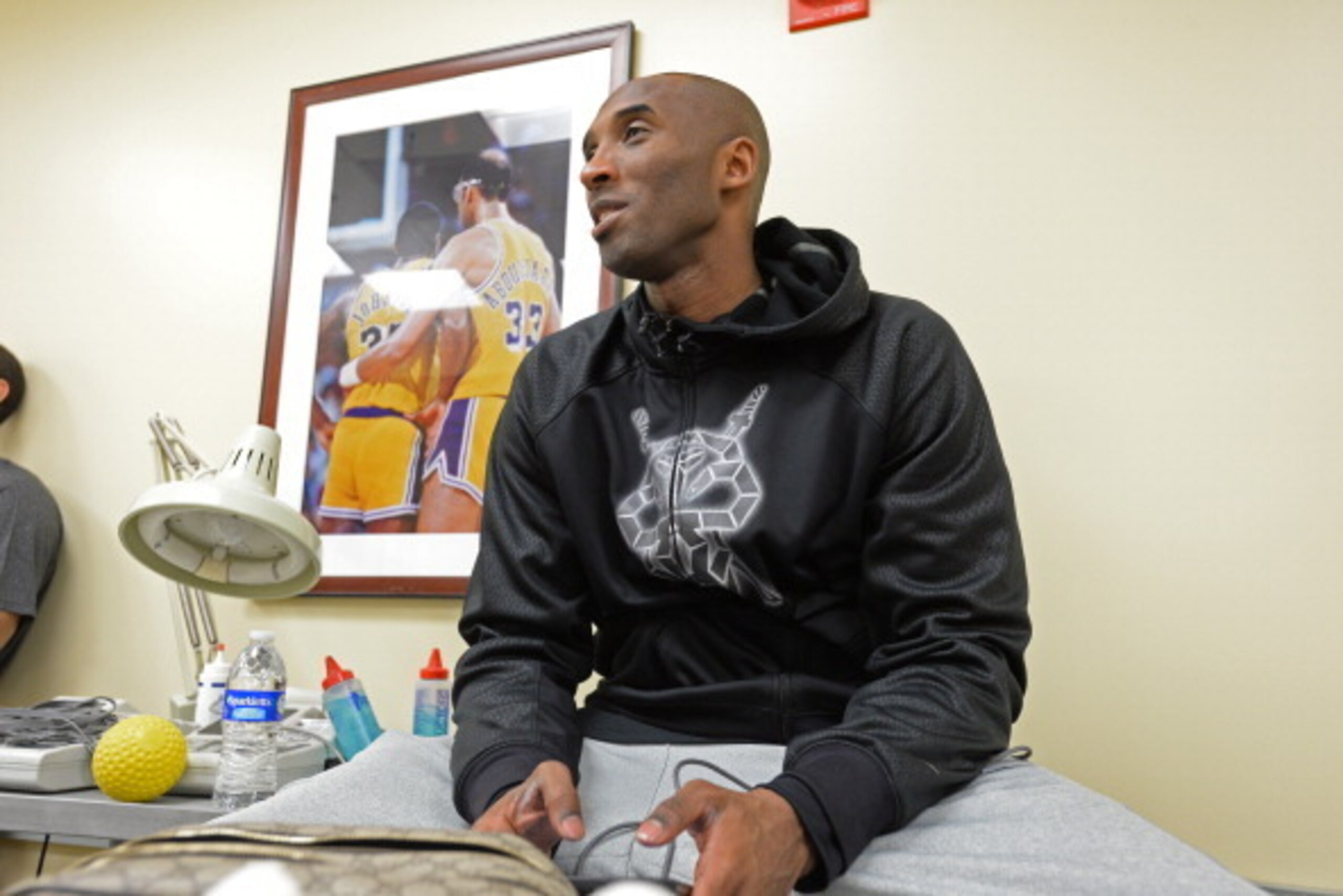 LOS ANGELES, CA - JANUARY 10:   Kobe Bryant #24 of the Los Angeles Lakers sits in the locker room before a game against the Los Angeles Clippers at STAPLES Center on January 10, 2014 in Los Angeles, California. NOTE TO USER: User expressly acknowledges an