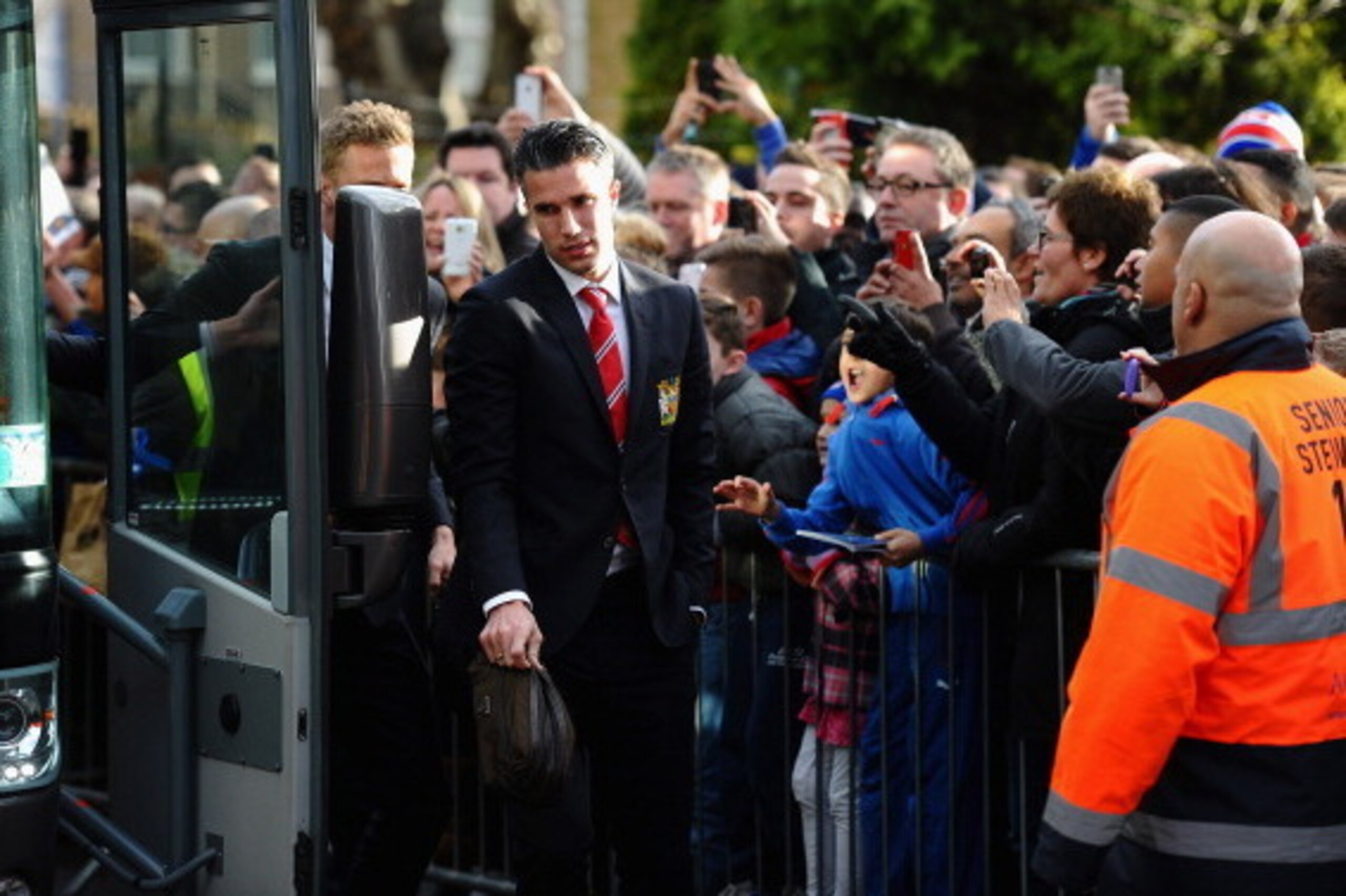 LONDON, ENGLAND - FEBRUARY 22:  Robin Van Persie of Manchester United steps off the team bus to a noisy welcome from the home supporters prior to the Barclays Premier League match between Crystal Palace and Manchester United at Selhurst Park on February 2