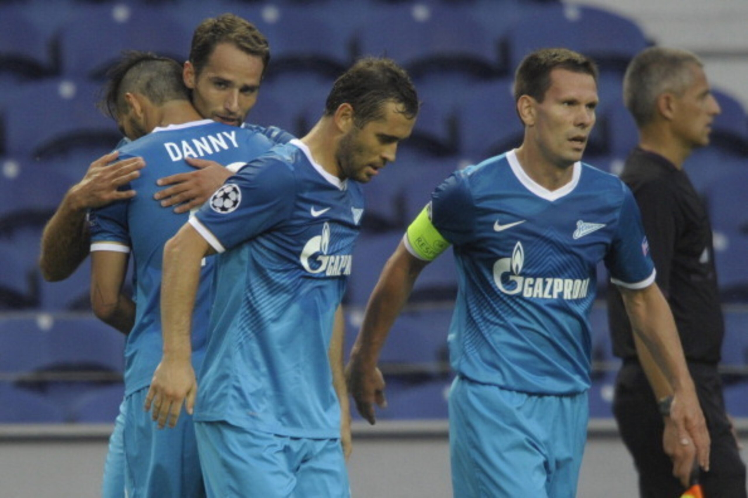 PORTO, PORTUGAL - AUGUST 20:  Roman Shirokov of FC Zenit St Petersburg celebrates scoring a goal with team-mates during the UEFA Champions League play-off first leg match between FC Pacos de Ferreira and FC Zenit St Petersburg held on August 20, 2013 at t