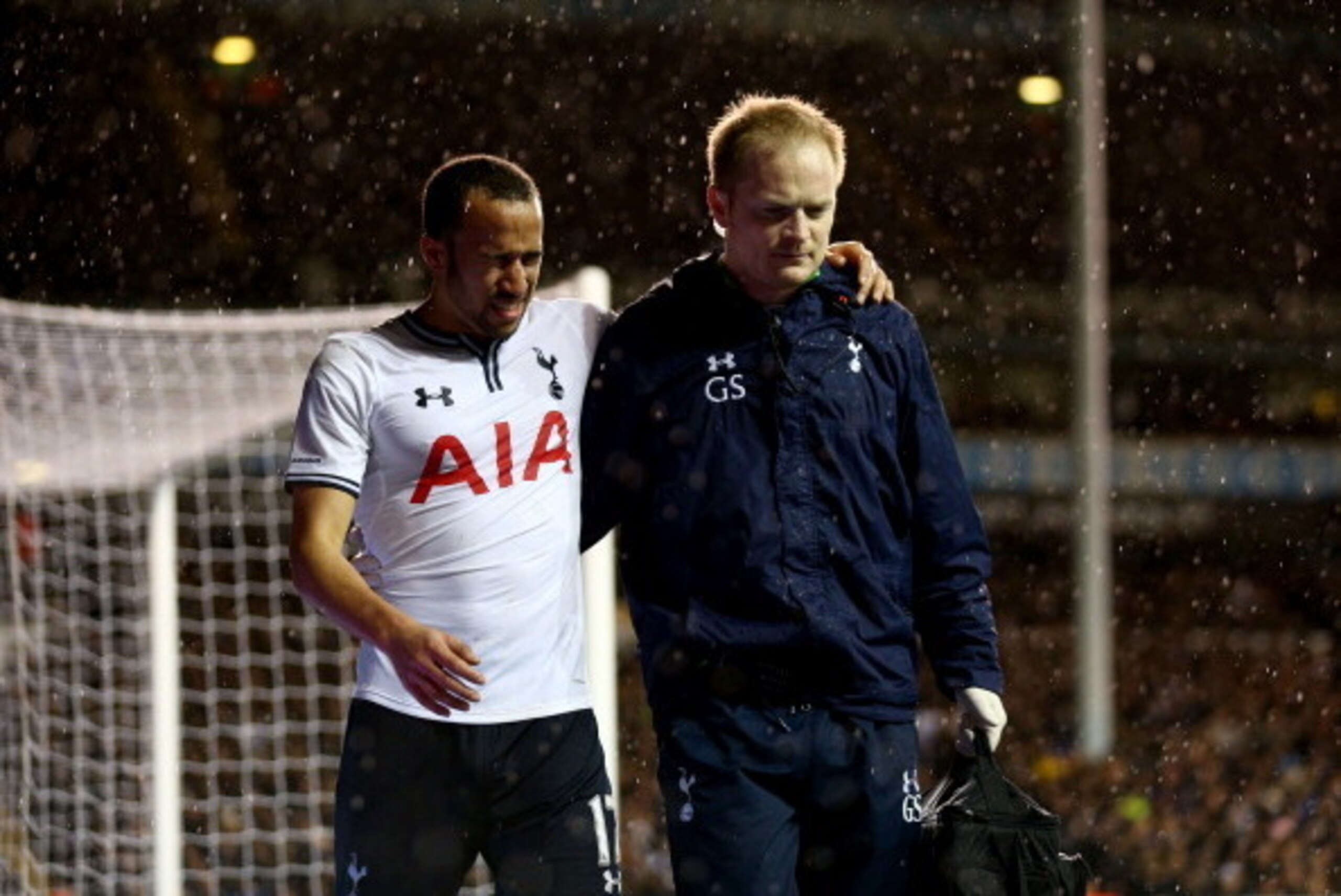 LONDON, ENGLAND - DECEMBER 18:  An injured Andros Townsend of Tottenham Hotspur leaves the pitch during the Capital One Cup Quarter-Final match between Tottenham Hotspur and West Ham United at White Hart Lane on December 18, 2013 in London, England.  (Pho
