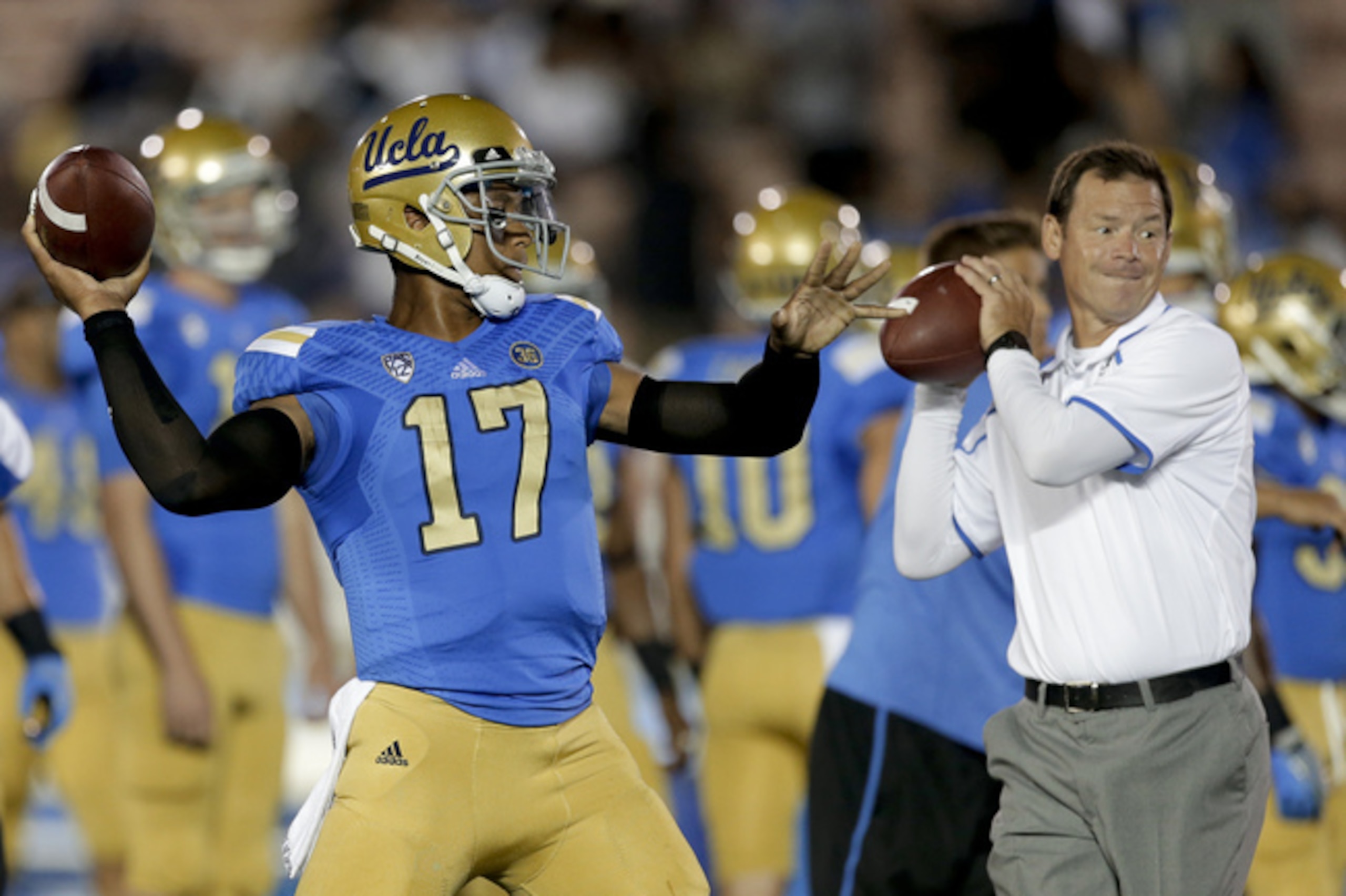 Hundley decided to stay with Mora in 2014.
