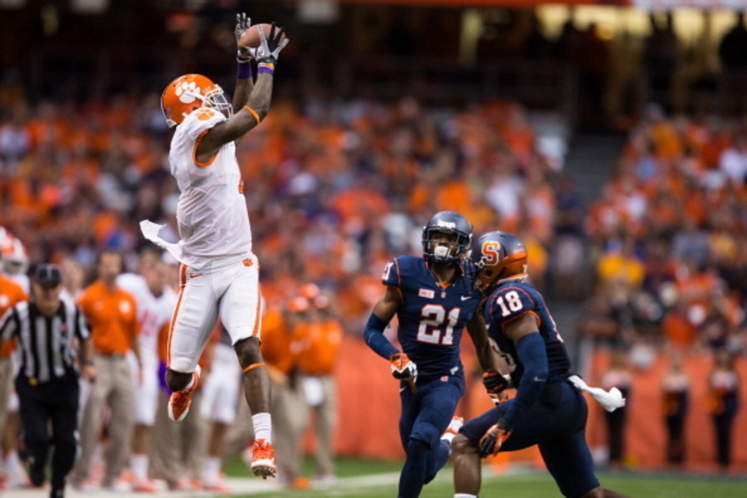 SYRACUSE, NY - OCTOBER 5:  Martavis Bryant #1 of Clemson Tigers jumps for a reception against the Syracuse Orange during the second quarter of their football game against Syracuse Orange on October 5, 2013 at the Carrier Dome in Syracuse, New York.  (Phot