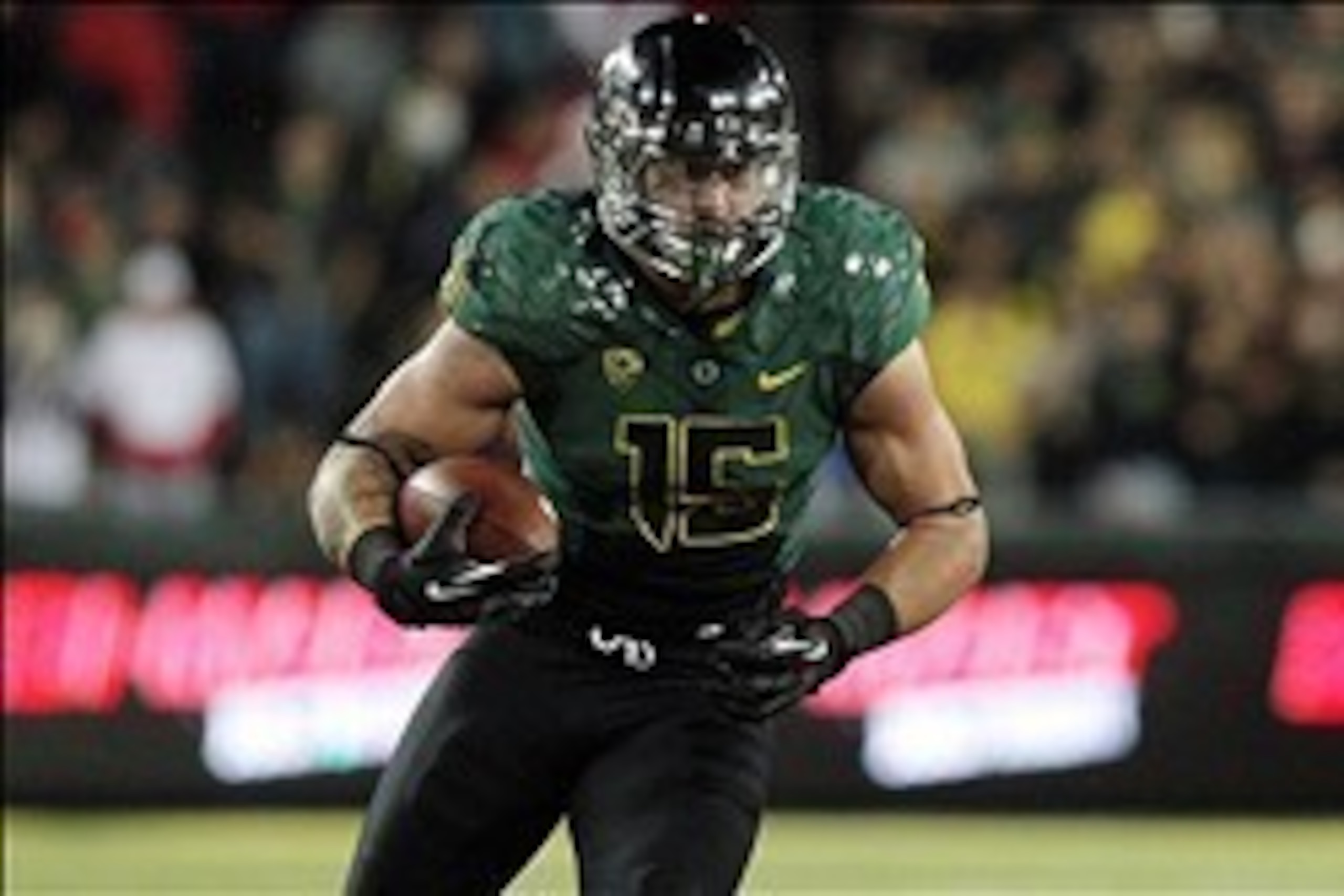 September 22, 2012; Eugene, OR, USA; Oregon Ducks tight end Colt Lyerla (15) runs the ball against the Arizona Wildcats at Autzen Stadium. Mandatory Credit: Scott Olmos-USA TODAY Sports