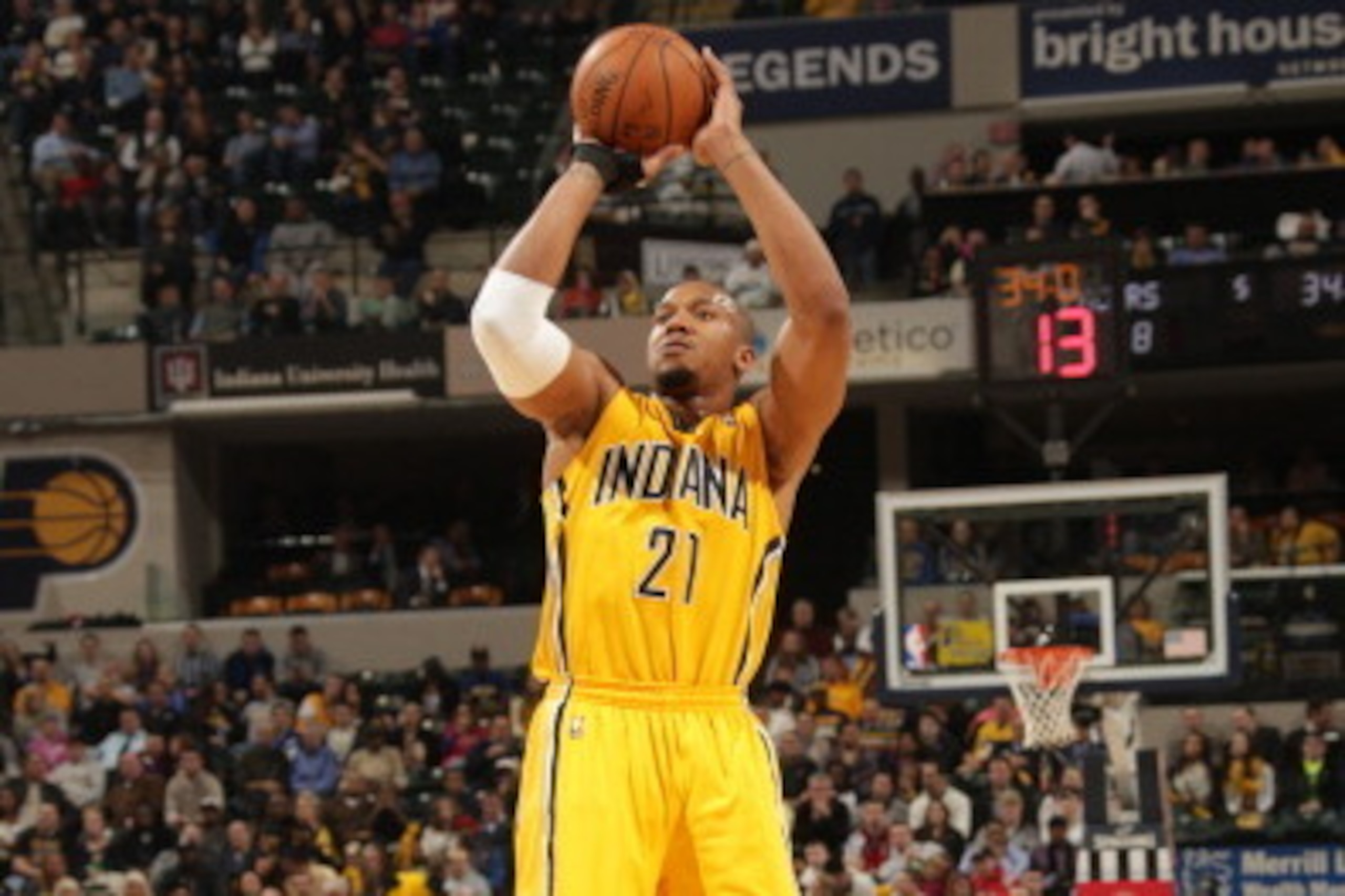INDIANAPOLIS - FEBRUARY 25: David West #21 of the Indiana Pacers shoots against the Los Angeles Lakers at Bankers Life Fieldhouse on February 25, 2014 in Indianapolis, Indiana.  NOTE TO USER: User expressly acknowledges and agrees that, by downloading and