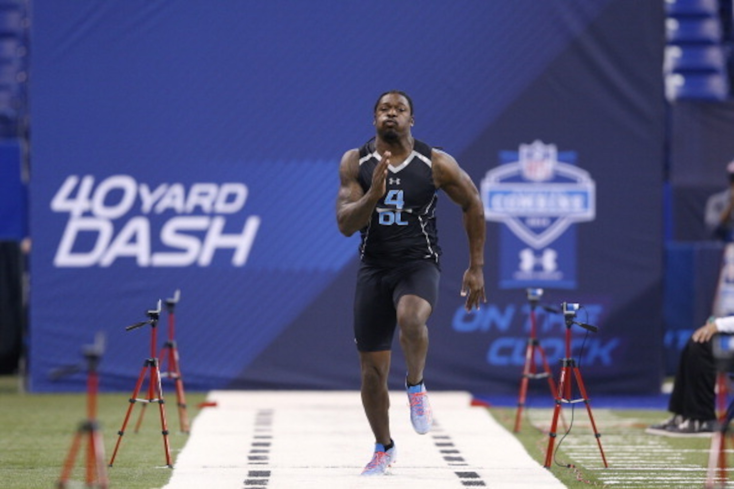 INDIANAPOLIS, IN - FEBRUARY 24: Former South Carolina defensive lineman Jadeveon Clowney runs the 40-yard dash during the 2014 NFL Combine at Lucas Oil Stadium on February 24, 2014 in Indianapolis, Indiana. (Photo by Joe Robbins/Getty Images)