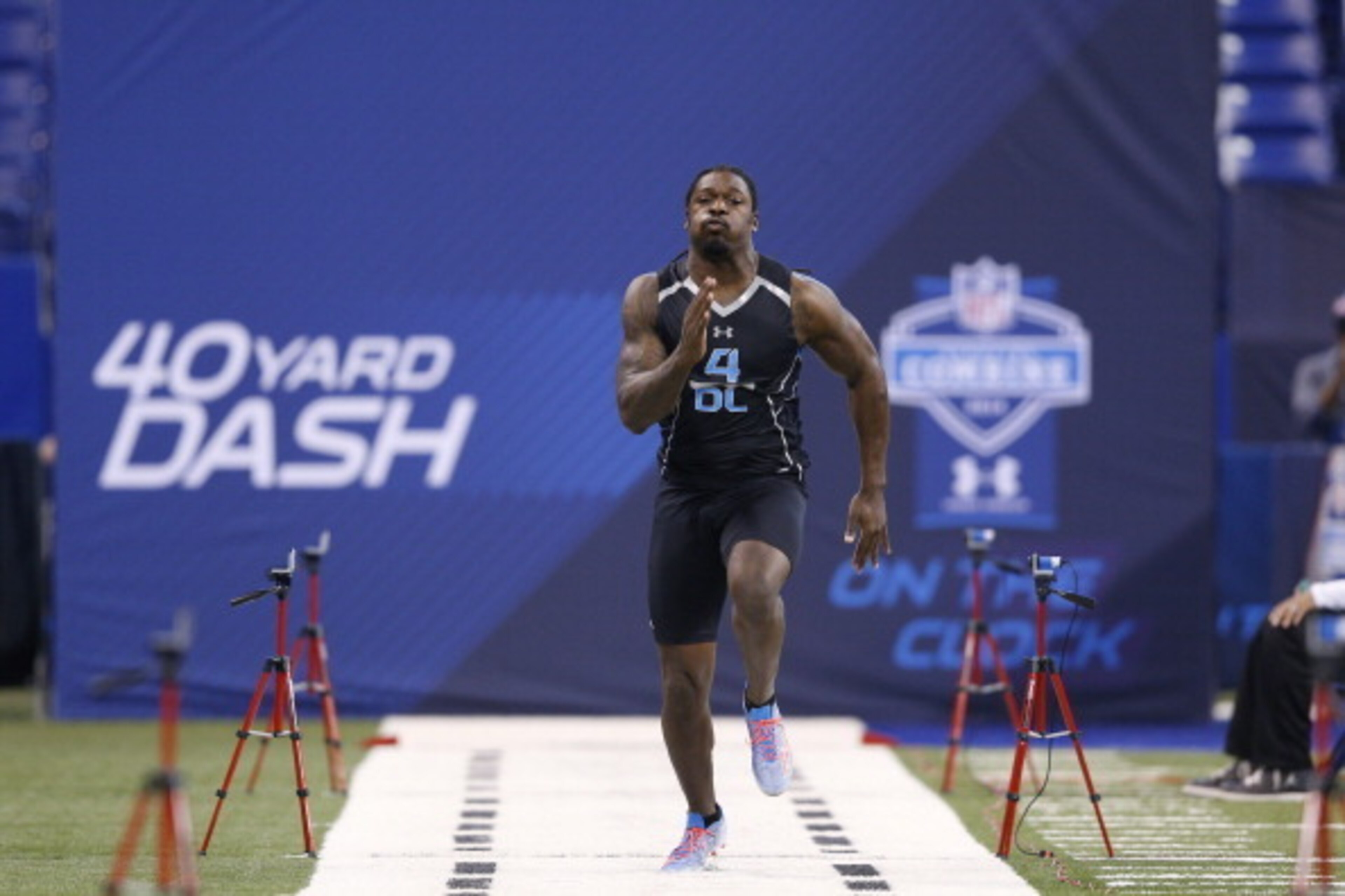 INDIANAPOLIS, IN - FEBRUARY 24: Former South Carolina defensive lineman Jadeveon Clowney runs the 40-yard dash during the 2014 NFL Combine at Lucas Oil Stadium on February 24, 2014 in Indianapolis, Indiana. (Photo by Joe Robbins/Getty Images)