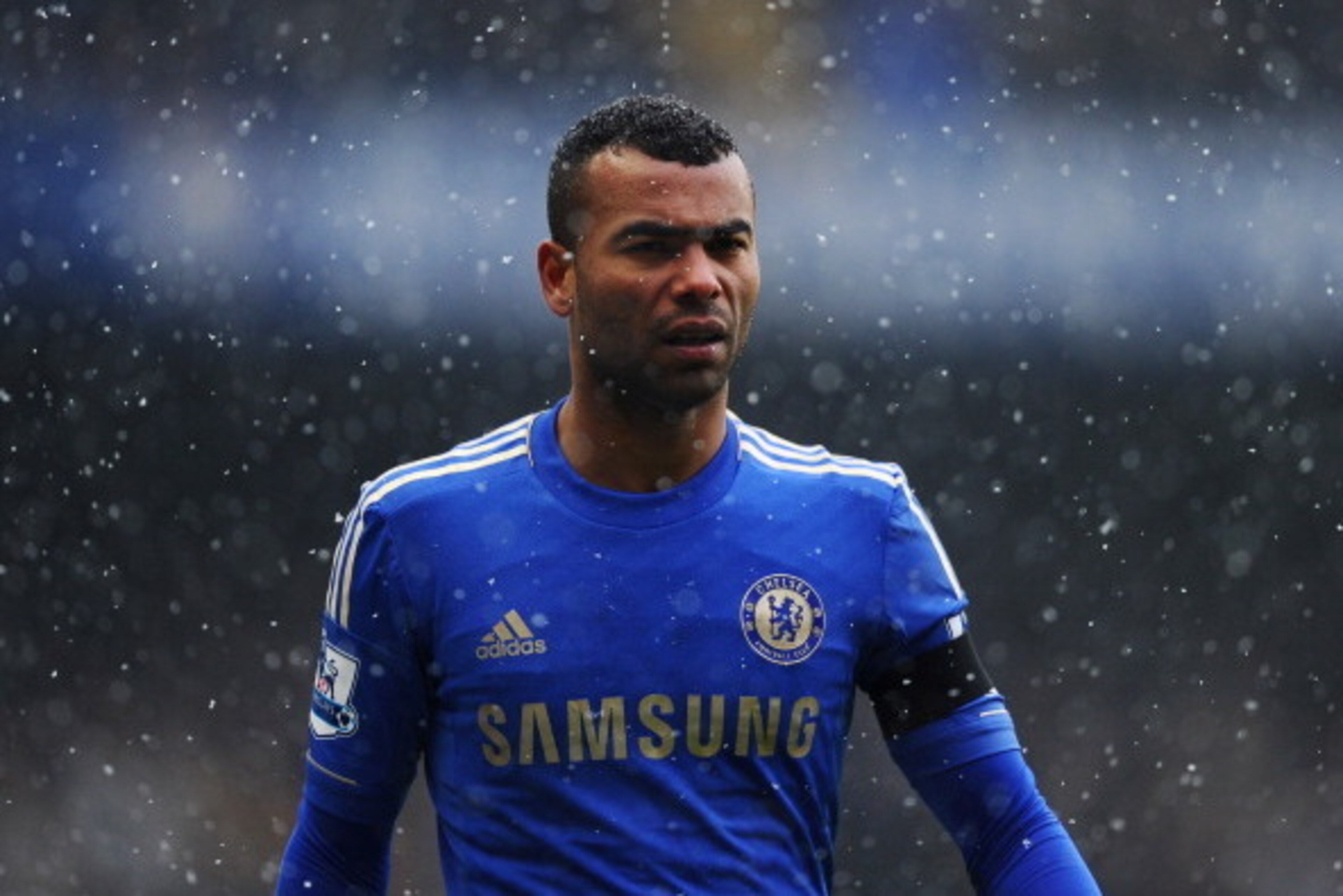 LONDON, ENGLAND - JANUARY 20:  Ashley Cole of Chelsea looks through the snow during the Barclays Premier League match between Chelsea and Arsenal at Stamford Bridge on January 20, 2013 in London, England.  (Photo by Laurence Griffiths/Getty Images)