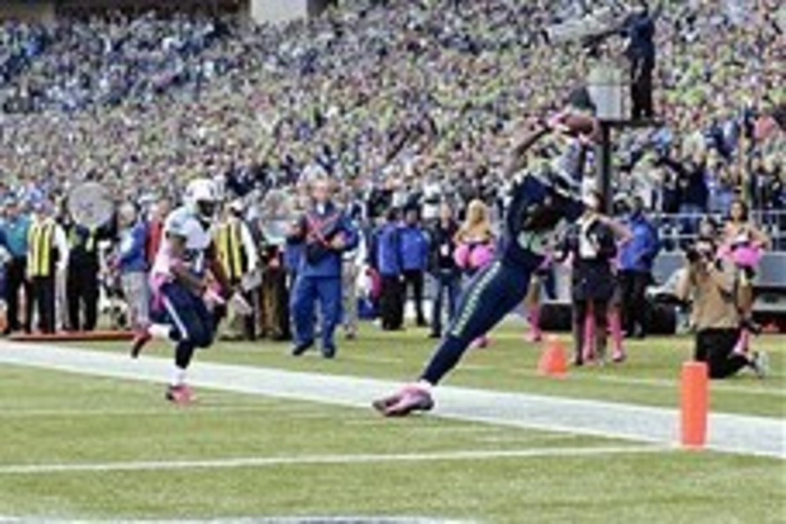 Oct 13, 2013; Seattle, WA, USA; Seattle Seahawks wide receiver Sidney Rice (18) catches a pass while being covered by Tennessee Titans cornerback Alterraun Verner (20) during the 2nd half at CenturyLink Field. Seattle defeated Tennessee 20-13. Mandatory C