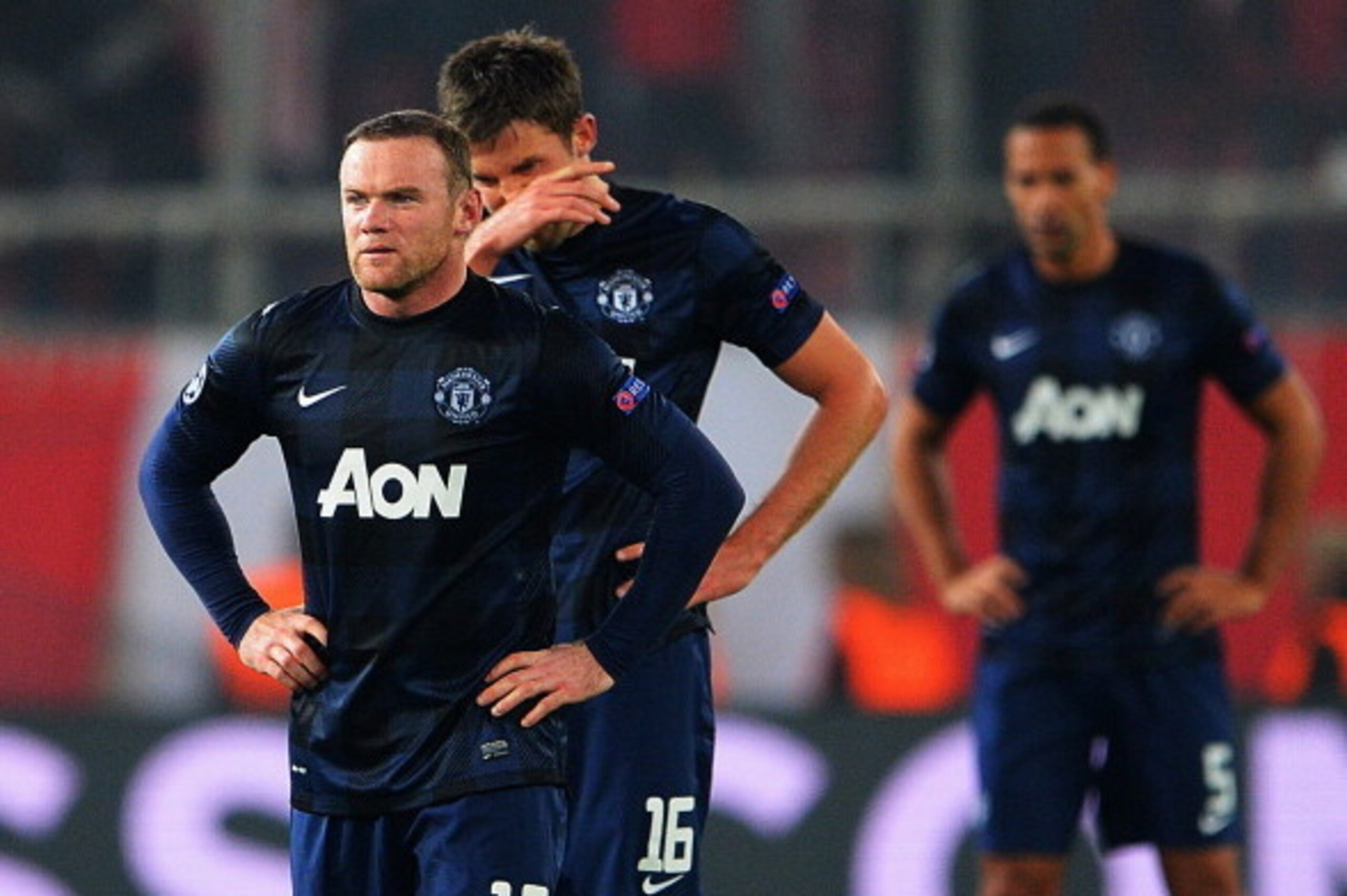 PIRAEUS, GREECE - FEBRUARY 25:  (L-R) Wayne Rooney and Michael Carrick of Manchester United react as they restart the game after conceding their second goal during the UEFA Champions League Round of 16 first leg match between Olympiacos FC and Manchester 