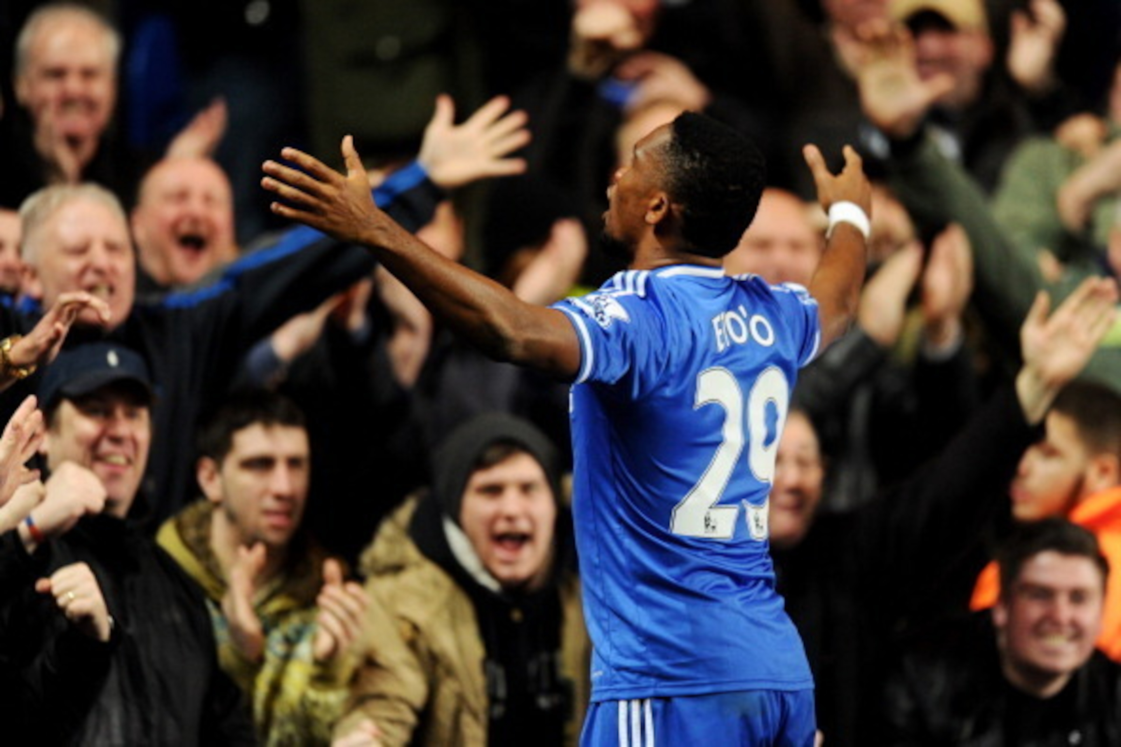 LONDON, ENGLAND - JANUARY 19:  Samuel Eto'o of Chelsea celebrates after scoring his team's third goal and completing his hat trick during the Barclays Premier League match between Chelsea and Manchester United at Stamford Bridge on January 19, 2014 in Lon