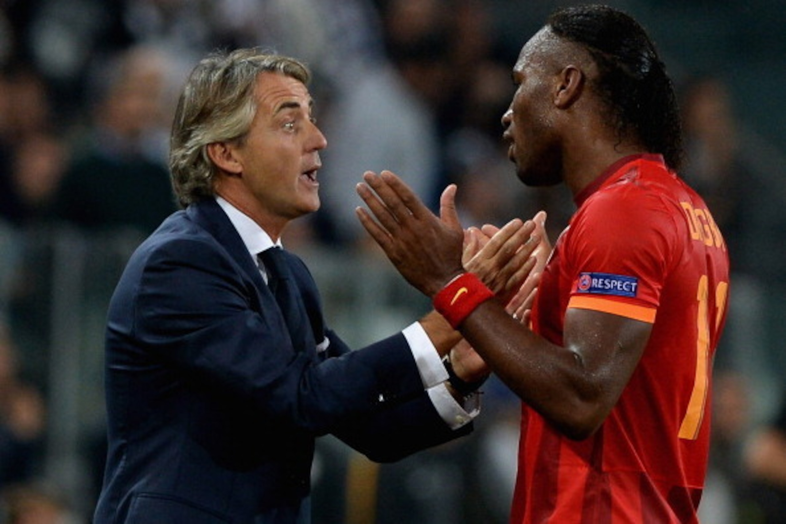 TURIN, ITALY - OCTOBER 02: Galatasaray AS coach Roberto Mancini (L) has words with Didier Drogba during UEFA Champions League Group B match between Juventus and Galatasaray AS at Juventus Arena on October 2, 2013 in Turin, Italy. (Photo by Claudio Villa TURIN, ITALY - OCTOBER 02: Galatasaray AS coach Roberto Mancini (L) has words with Didier Drogba during UEFA Champions League Group B match between Juventus and Galatasaray AS at Juventus Arena on October 2, 2013 in Turin, Italy. (Photo by Claudio Villa