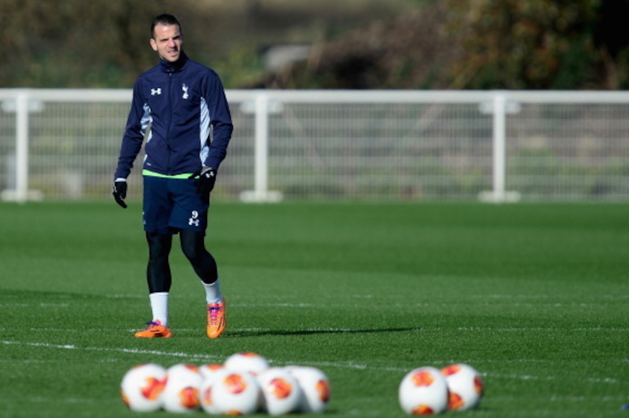 ENFIELD, ENGLAND - FEBRUARY 26:  Roberto Soldado of Tottenham Hotspur warms up during a Tottenham Hotspur training session on February 26, 2014 in Enfield, England.  (Photo by Jamie McDonald/Getty Images)