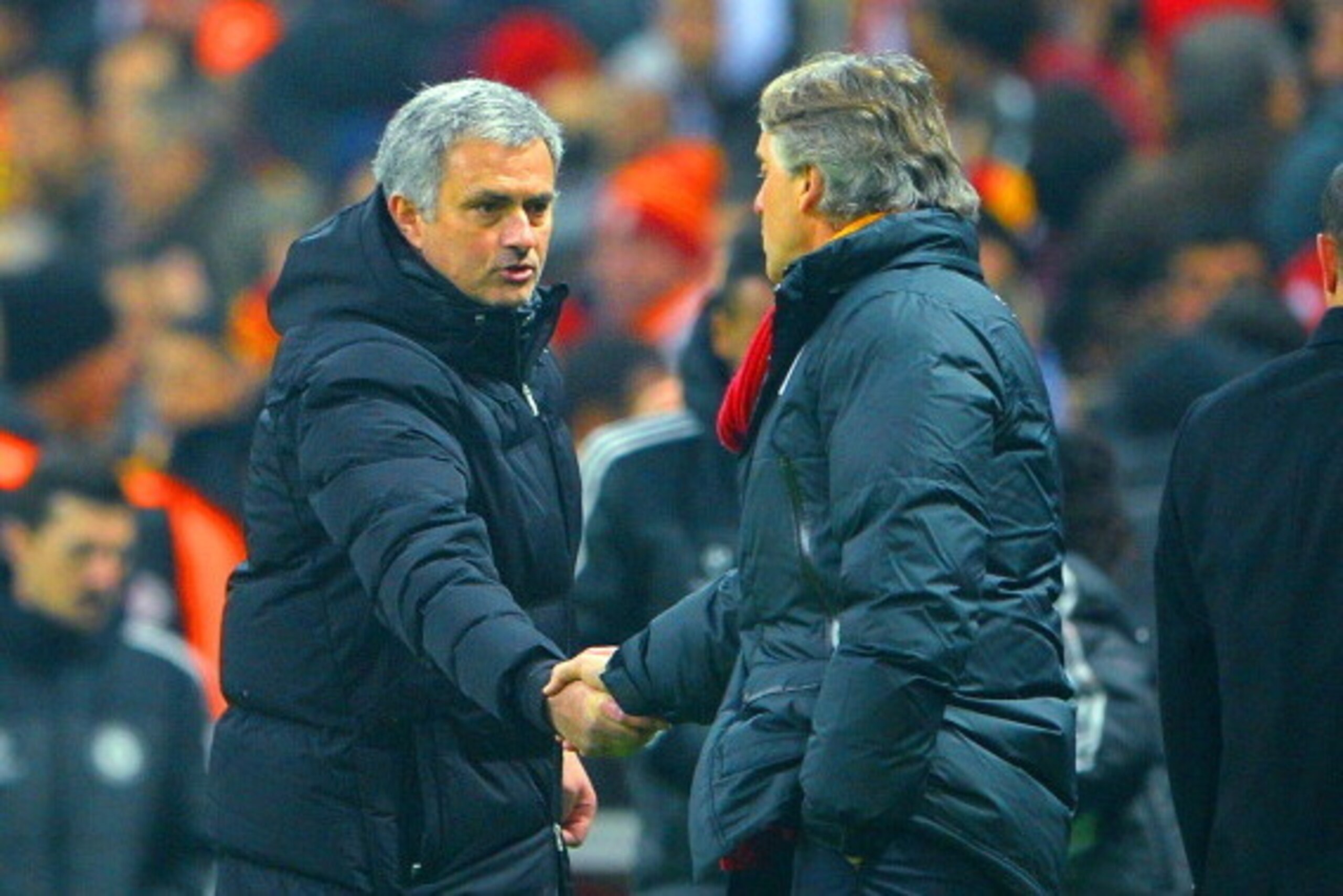 ISTANBUL, TURKEY - FEBRUARY 26:  Jose Mourinho manager of Chelsea shakes hands with Head Coach Roberto Mancini of Galatasaray at the final whistle during the UEFA Champions League Round of 16 first leg match between Galatasaray AS and Chelsea at Ali Sami 