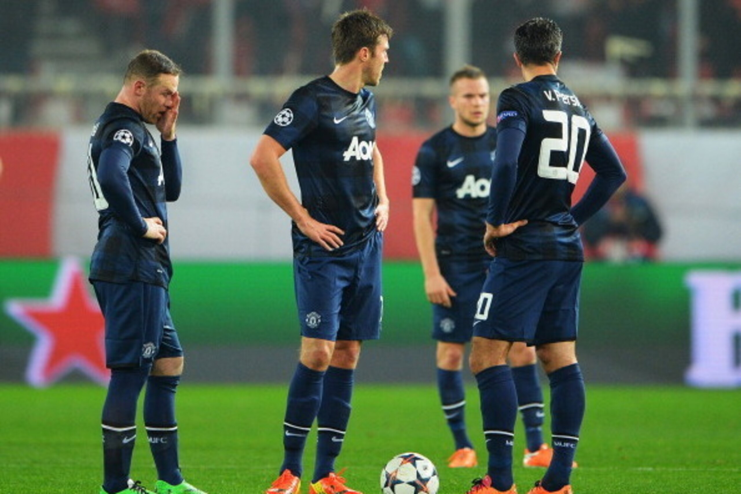 PIRAEUS, GREECE - FEBRUARY 25: (L-R) Wayne Rooney, Michael Carrick and Robin van Persie of Manchester United react as they restart the game after conceding the first goal during the UEFA Champions League Round of 16 first leg match between Olympiacos FC PIRAEUS, GREECE - FEBRUARY 25: (L-R) Wayne Rooney, Michael Carrick and Robin van Persie of Manchester United react as they restart the game after conceding the first goal during the UEFA Champions League Round of 16 first leg match between Olympiacos FC