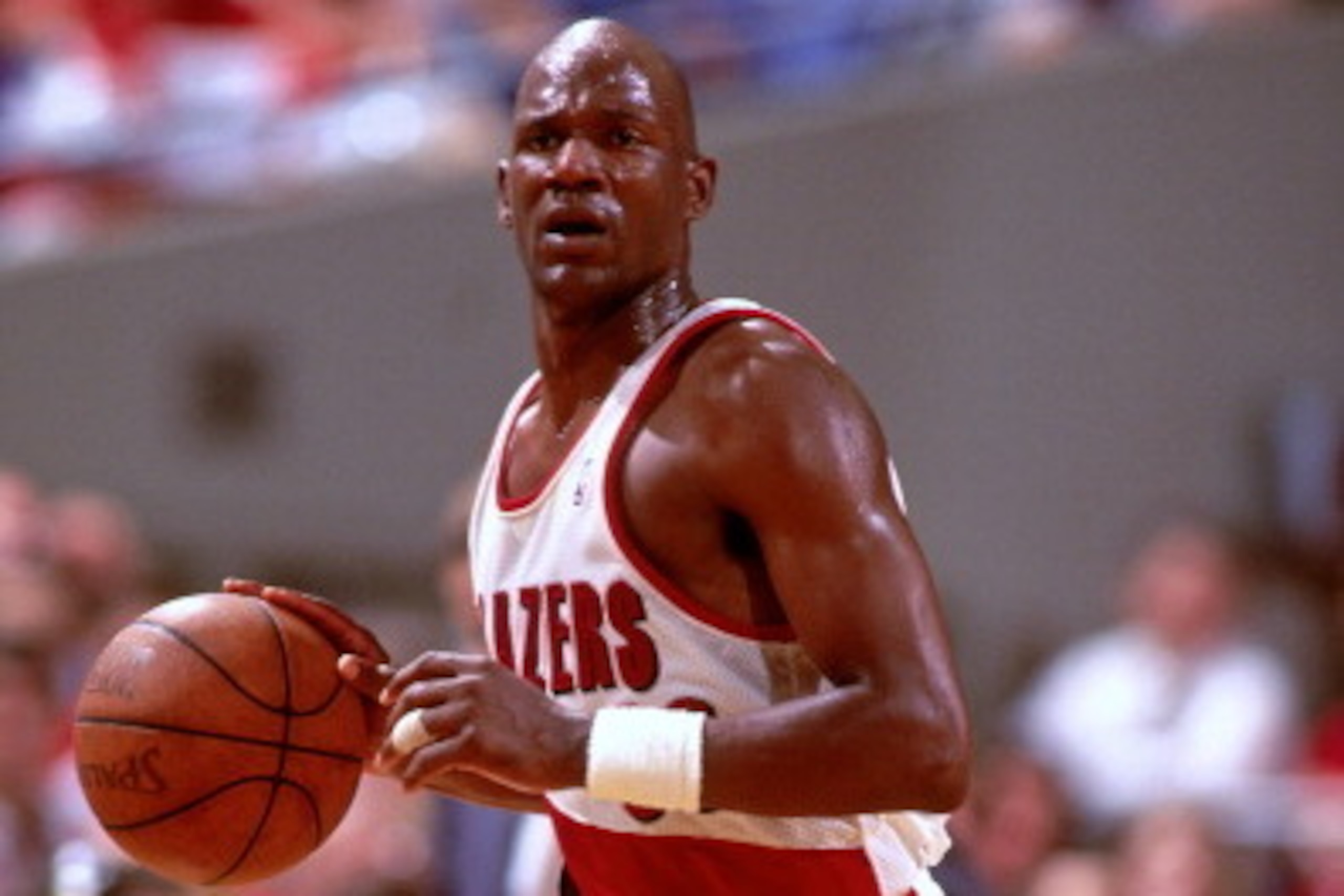PORTLAND, OR - 1992: Terry Porter #30 of the Portland Trail Blazers dribbles during a game played in 1992 at the Veterans Memorial Coliseum in Portland, Oregon. NOTE TO USER: User expressly acknowledges and agrees that, by downloading and or using this p PORTLAND, OR - 1992: Terry Porter #30 of the Portland Trail Blazers dribbles during a game played in 1992 at the Veterans Memorial Coliseum in Portland, Oregon. NOTE TO USER: User expressly acknowledges and agrees that, by downloading and or using this p