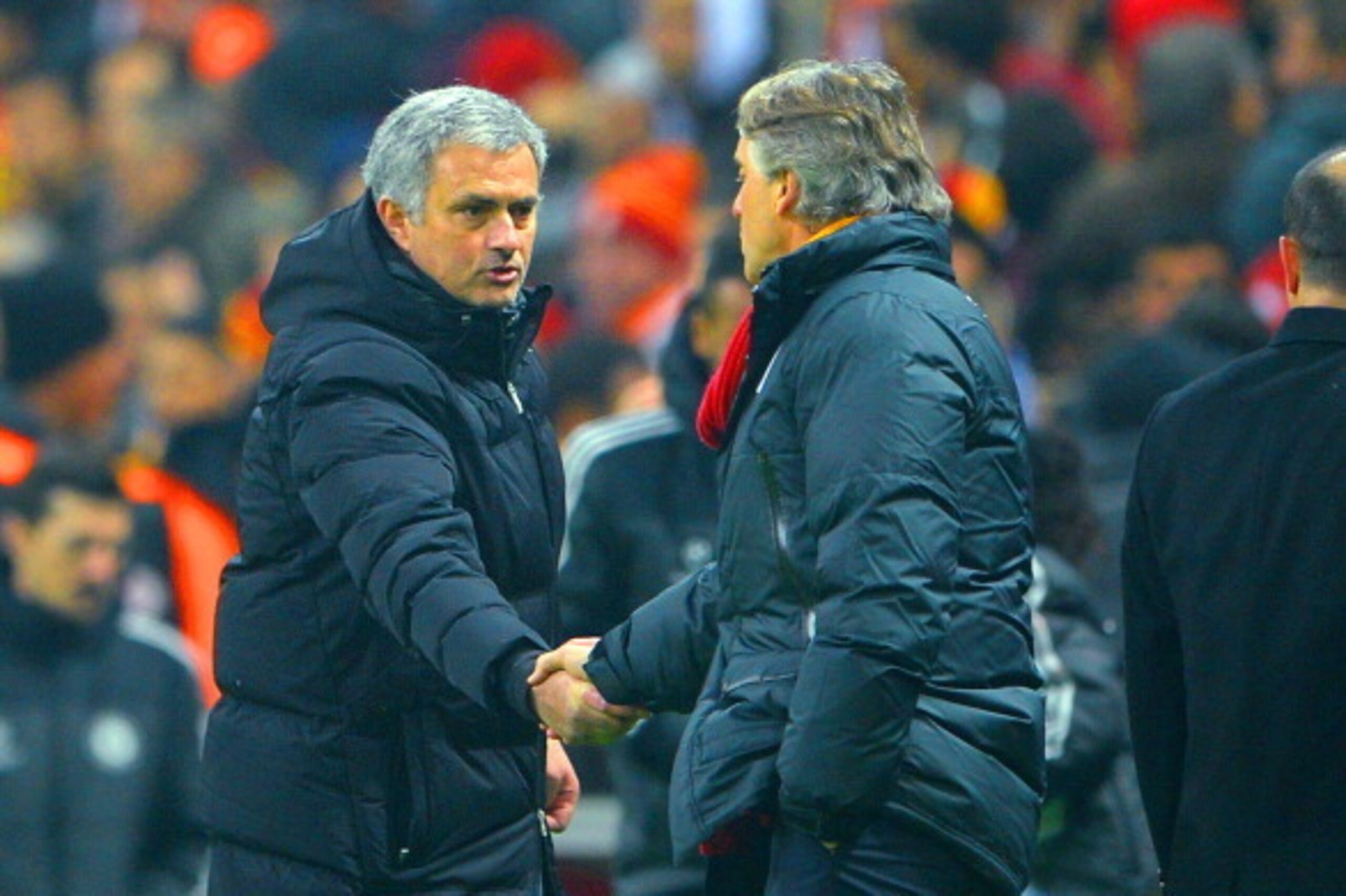 ISTANBUL, TURKEY - FEBRUARY 26:  Jose Mourinho manager of Chelsea shakes hands with Head Coach Roberto Mancini of Galatasaray at the final whistle during the UEFA Champions League Round of 16 first leg match between Galatasaray AS and Chelsea at Ali Sami 