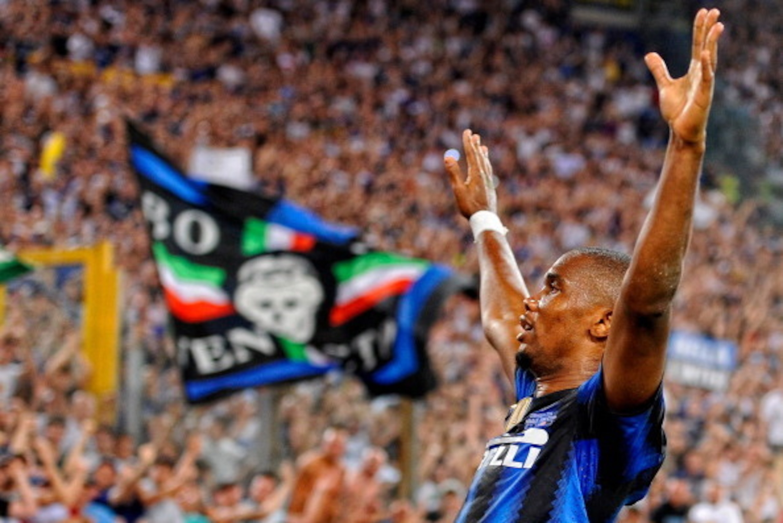 ROME, ITALY - MAY 29:  Samuel Eto'o of Inter Milan celebrates scoring the second goal during the Tim Cup final between FC Internazionale Milano and US Citta di Palermo at Olimpico Stadium on May 29, 2011 in Rome, Italy.  (Photo by Claudio Villa/Getty Imag
