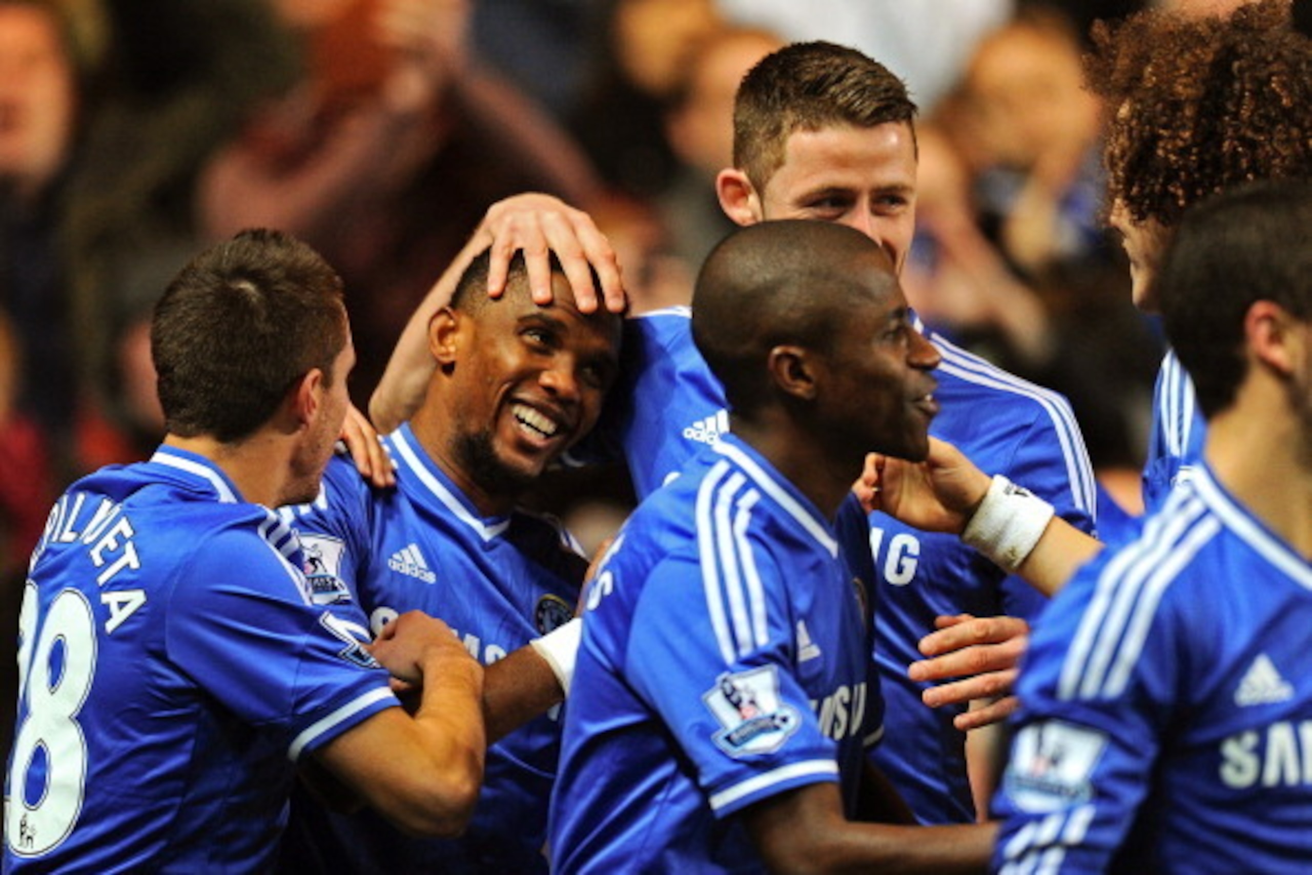 LONDON, ENGLAND - JANUARY 19:  Samuel Eto'o (2nd L) of Chelsea celebrates with teammates after scoring his team's third goal and completing his hat trick during the Barclays Premier League match between Chelsea and Manchester United at Stamford Bridge on 