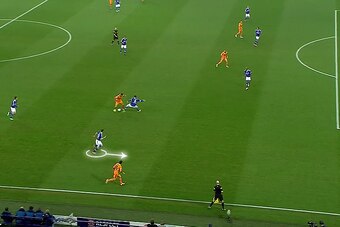 Bale beats Kolasinac and opens up the pitch.