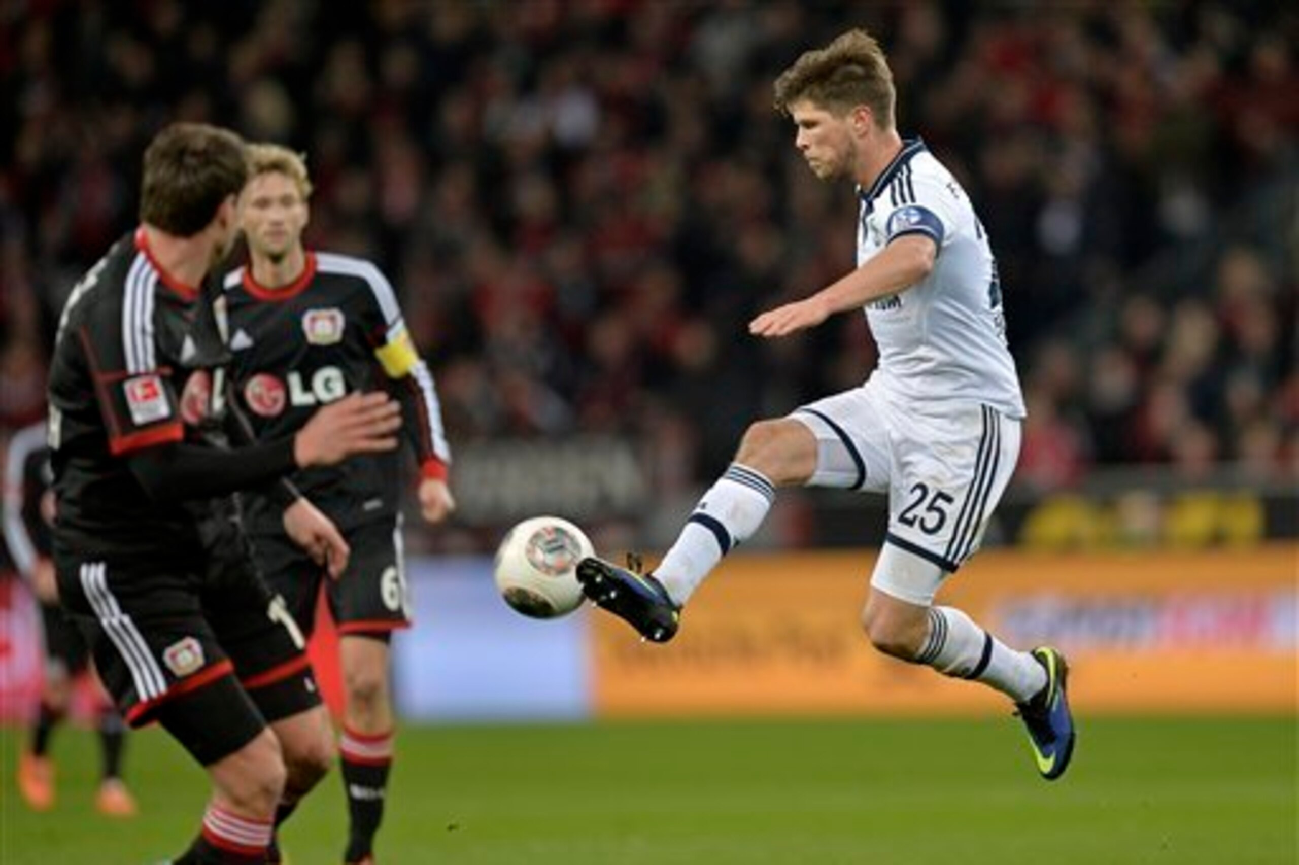 Klaas-Jan Huntelaar will be one of Schalke's main goal threats against Bayern.
