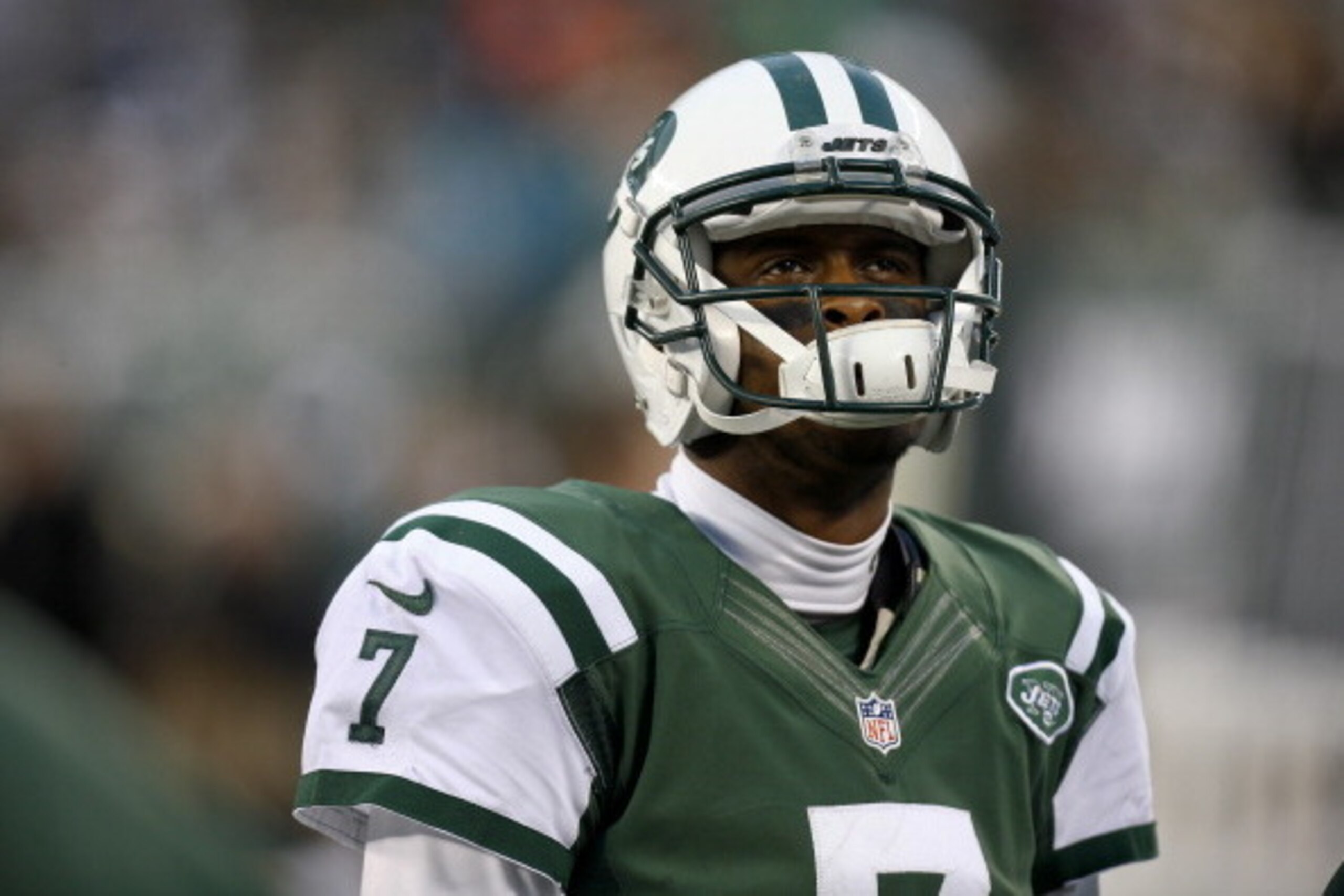 EAST RUTHERFORD, NJ - DECEMBER 1: Geno Smith #7 of the New York Jets plays during their game against the Miami Dolphins at MetLife Stadium on December 1, 2013 in East Rutherford, New Jersey. (Photo by Jeff Zelevansky/Getty Images)