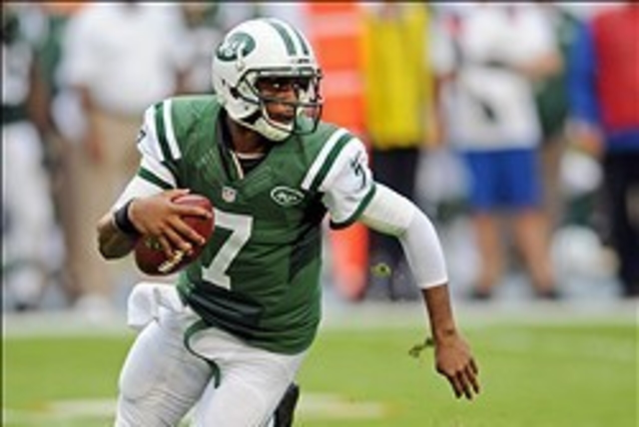 Dec 29, 2013; Miami Gardens, FL, USA; New York Jets quarterback Geno Smith (7) scrambles during the first half against the Miami Dolphins at Sun Life Stadium. Mandatory Credit: Steve Mitchell-USA TODAY Sports Dec 29, 2013; Miami Gardens, FL, USA; New York Jets quarterback Geno Smith (7) scrambles during the first half against the Miami Dolphins at Sun Life Stadium. Mandatory Credit: Steve Mitchell-USA TODAY Sports