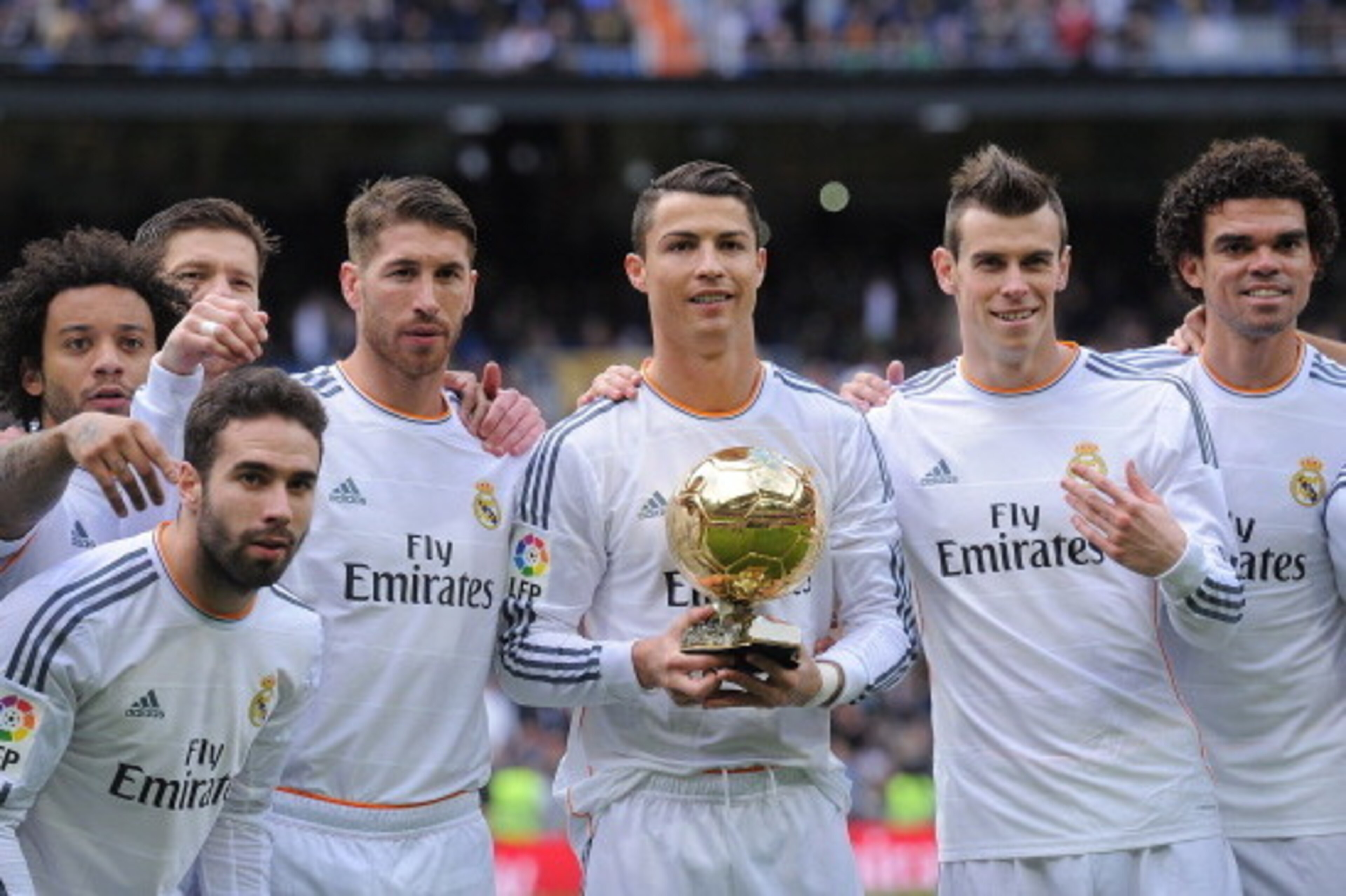 MADRID, SPAIN - JANUARY 25:  Cristiano Ronaldo (3R) of Real Madrid CF holds the Ballon d'Or 2013 award with team mates prior to he start of the La Liga match between Real Madrid CF and Granada CF at Santiago Bernabeu stadium on January 25, 2014 in Madrid,