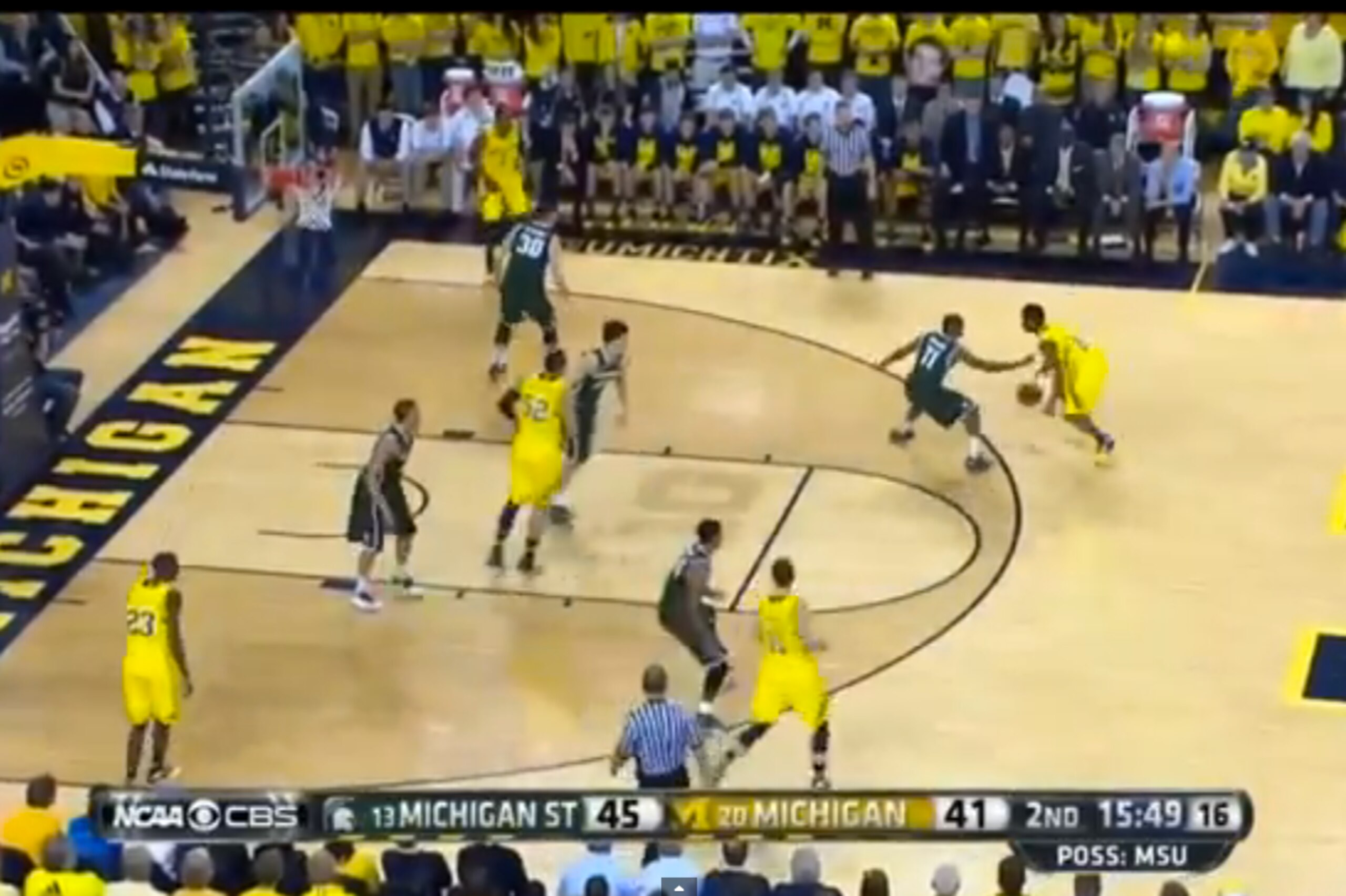 Walton prepares to drive. Notice Robinson in the corner. Photo courtesy of YouTube.