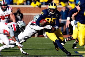 ANN ARBOR, MI - NOVEMBER 30: Quarterback Devin Gardner #98 of the Michigan Wolverines runs the ball against the Ohio State Buckeyes during a game at Michigan Stadium on November 30, 2013 in Ann Arbor, Michigan.  (Photo by Gregory Shamus/Getty Images)