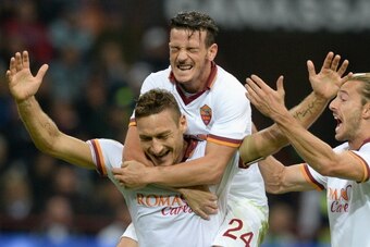 MILAN, ITALY - OCTOBER 05:  Francesco Totti of AS Roma (C) celebrates his goal with team-mate Alessandro Florenzi during the Serie A match between FC Internazionale Milano and AS Roma at Stadio Giuseppe Meazza on October 5, 2013 in Milan, Italy.  (Photo b