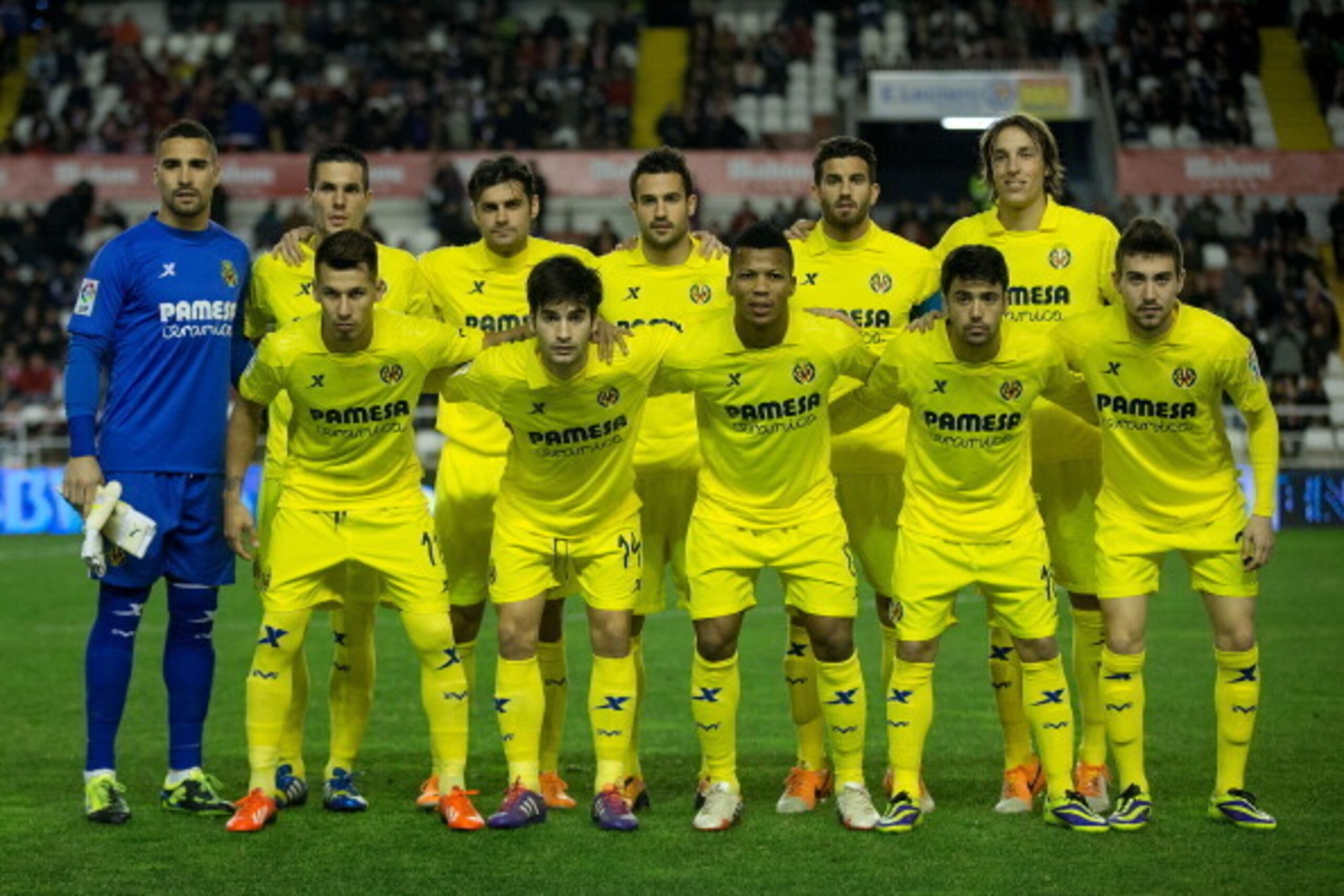 MADRID, SPAIN - JANUARY 06: Villarreal CF line up prior to start the La Liga match between Rayo Vallecano de Madrid and Villarreal CF at Estadio de Vallecas on January 6, 2014 in Madrid, Spain.  (Photo by Gonzalo Arroyo Moreno/Getty Images)