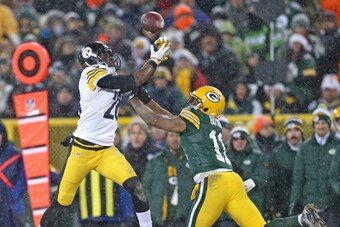 GREEN BAY, WI - DECEMBER 22:  Cortez Allen #28 of the Pittsburgh Steelers intercepts a pass for a touchdown over Jarrett Boykin #11 of the Green Bay Packers at Lambeau Field on December 22, 2013 in Green Bay, Wisconsin.  The Steelers defeated the Packers 