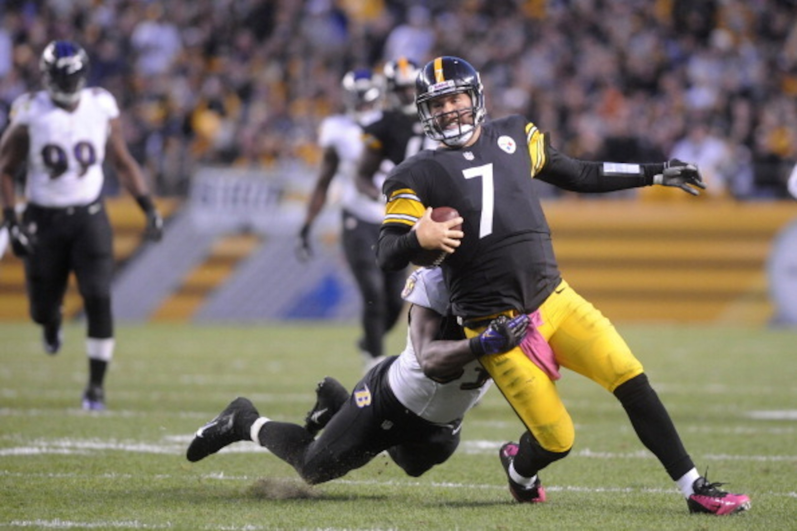 PITTSBURGH, PA - OCTOBER 20: Ben Roethlisberger #7 of the Pittsburgh Steelers is tackled from behind by Jameel McClain #53 of the Baltimore Ravens during the fourth quarter at Heinz Field on October 20, 2013 in Pittsburgh, Pennsylvania. (Photo by Vincent 