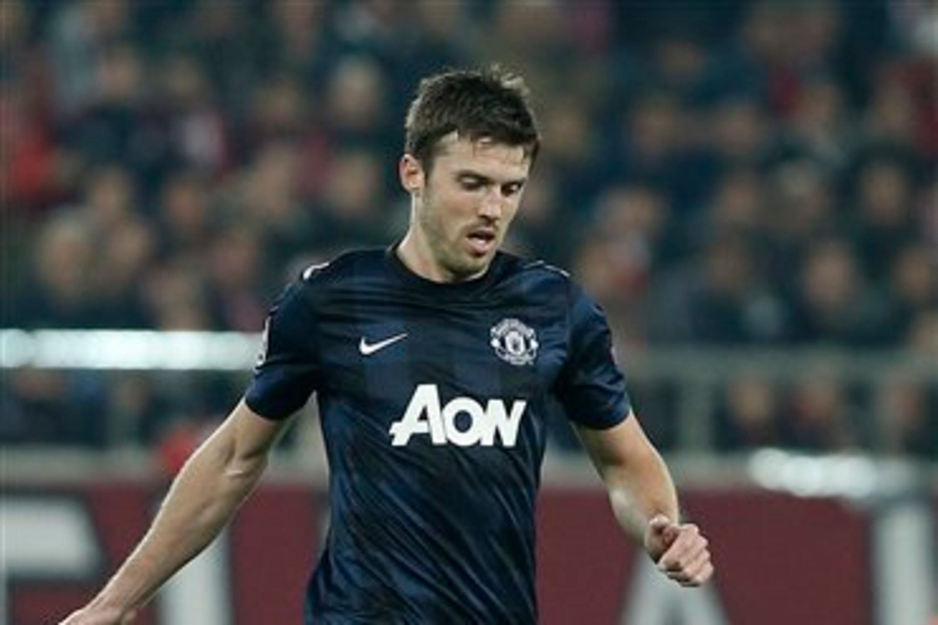 Michael Carrick would be the ideal midfield partner for Kroos.