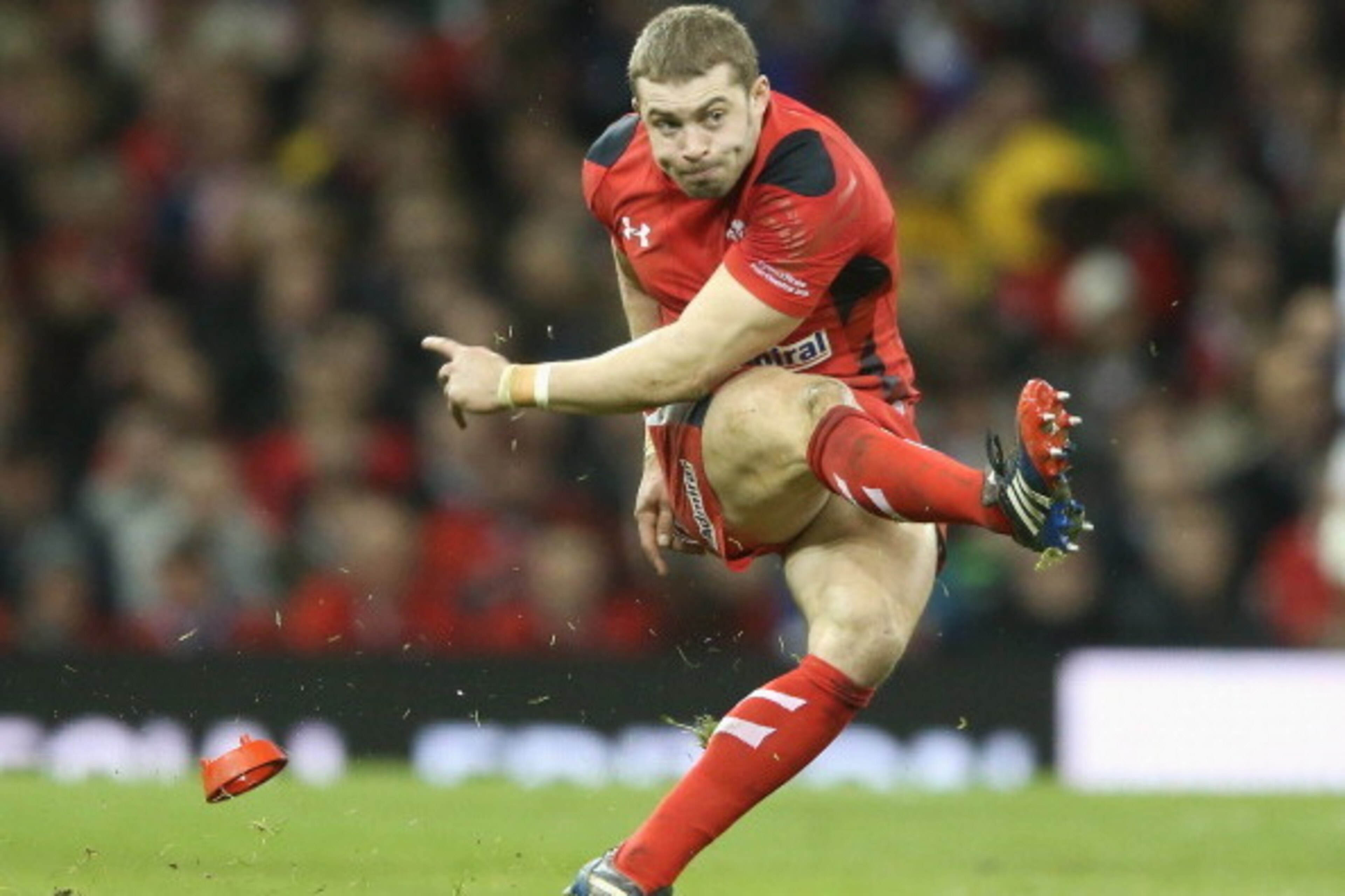 CARDIFF, WALES - FEBRUARY 21: Leigh Halfpenny of Wales kicks a penalty during the RBS Six Nations match between Wales and France at the Millennium Stadium on February 21, 2014 in Cardiff, Wales.  (Photo by David Rogers/Getty Images)