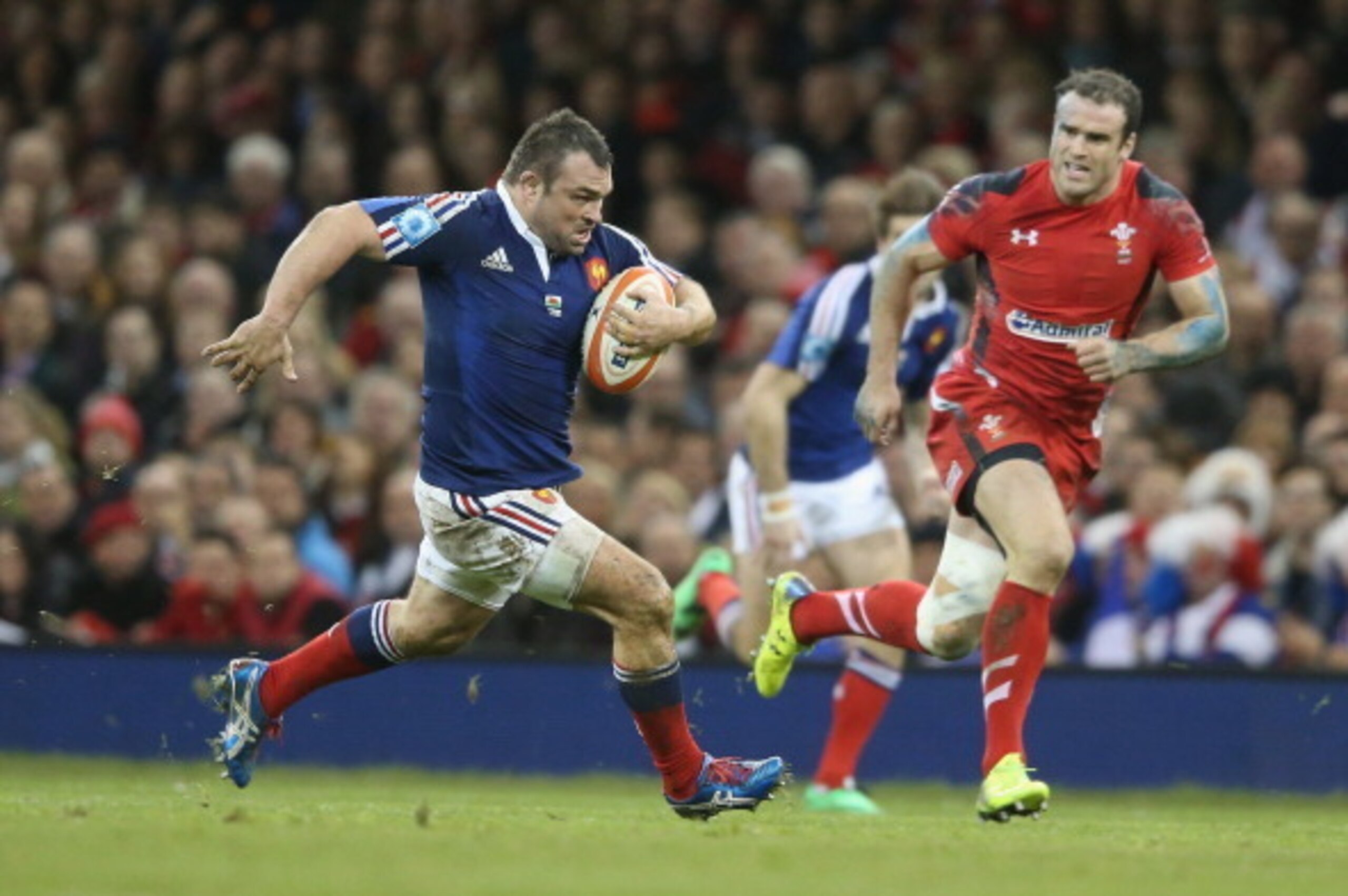 CARDIFF, WALES - FEBRUARY 21:  Nicolas Mas of France breaks with the ball during the RBS Six Nations match between Wales and France at the Millennium Stadium on February 21, 2014 in Cardiff, Wales.  (Photo by David Rogers/Getty Images)