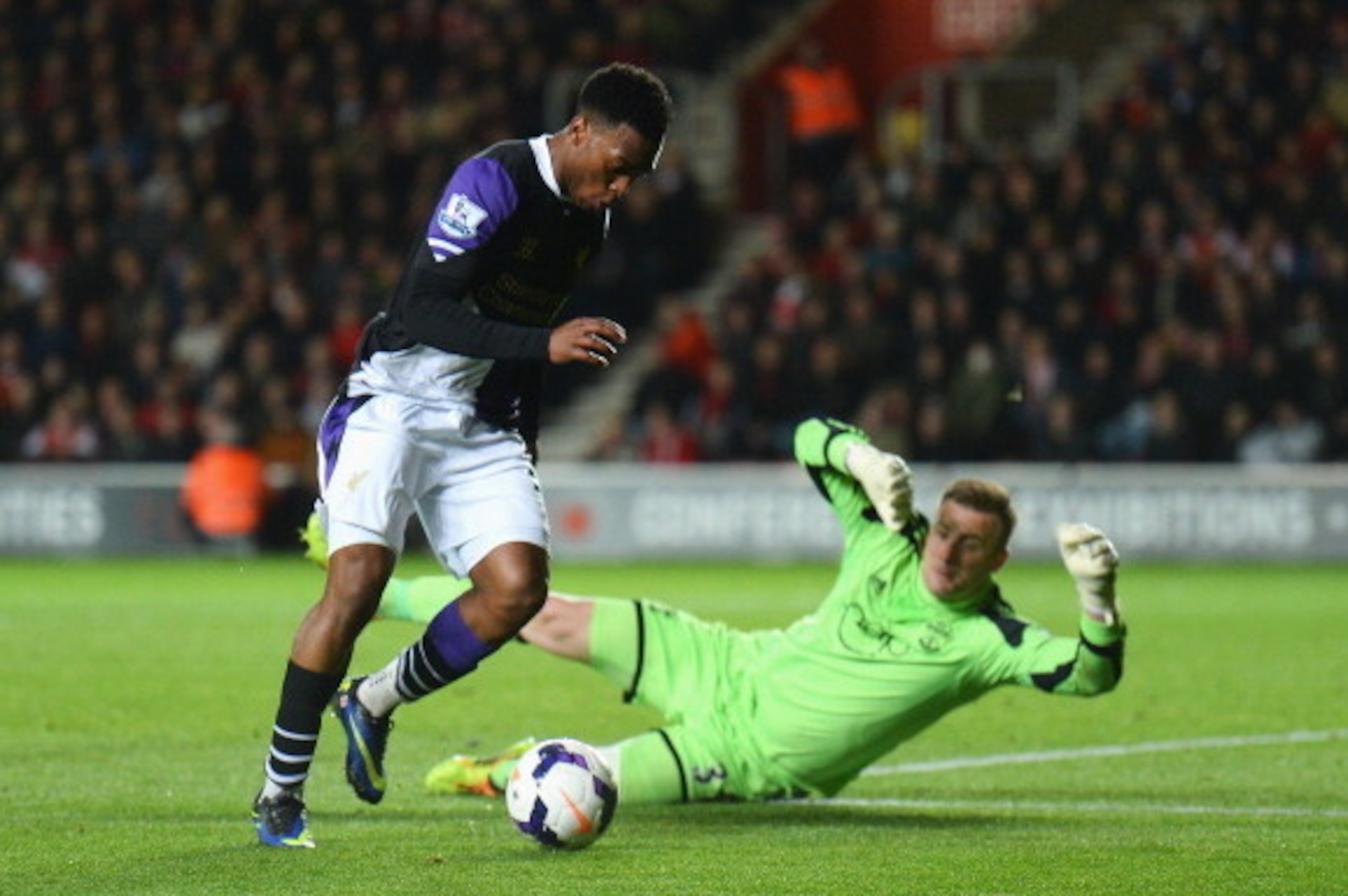SOUTHAMPTON, ENGLAND - MARCH 01:  Daniel Sturridge of Liverpool fails to score past goalkeeper Artur Boruc of Southampton during the Barclays Premier League match between Southampton and Liverpool at St Mary's Stadium on March 1, 2014 in Southampton, Engl