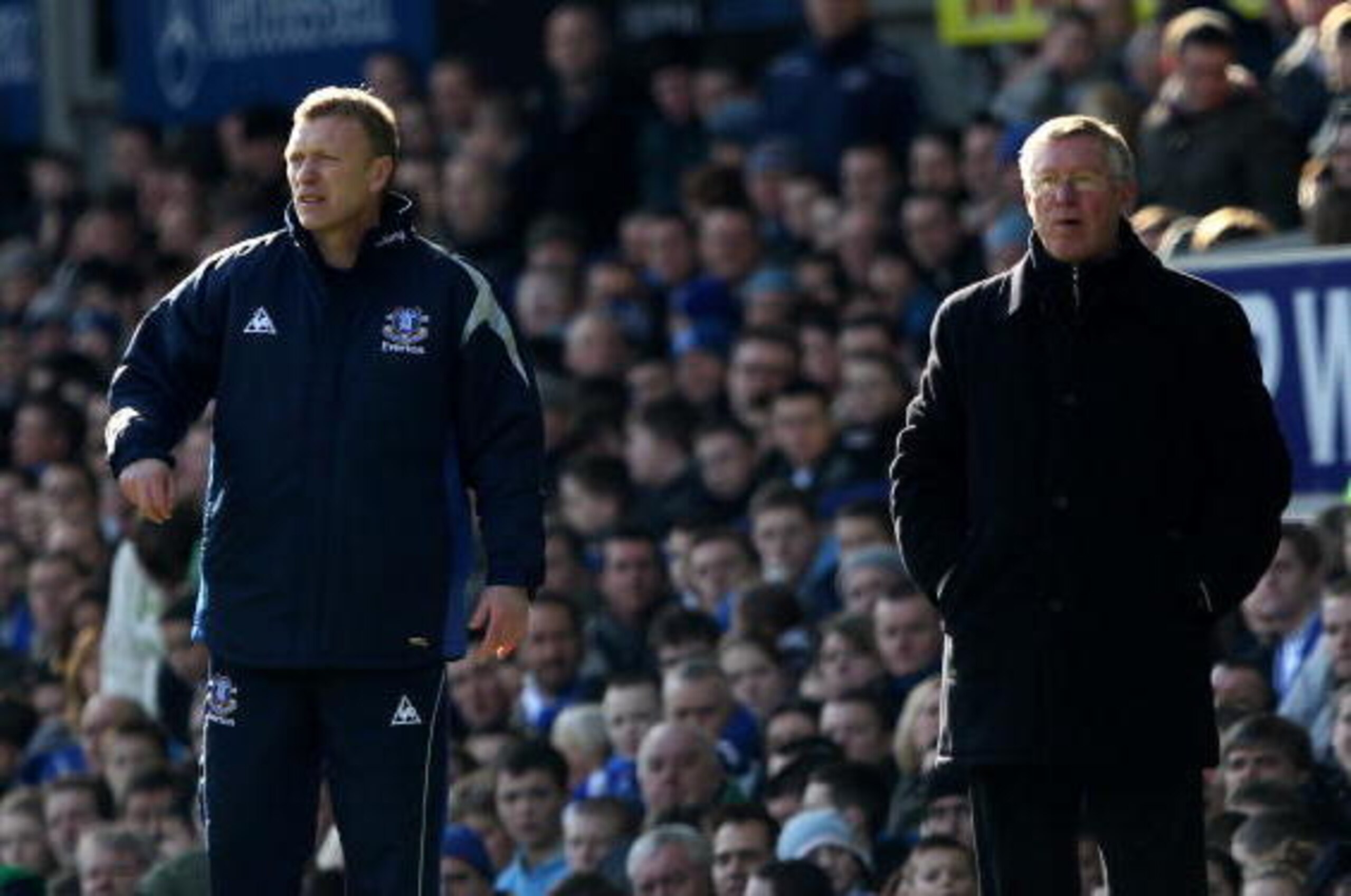 LIVERPOOL, ENGLAND - FEBRUARY 20:  Everton manager David Moyes with Manchester United manager Sir Alex Ferguson during the Barclays Premier League match between Everton and Manchester United at Goodison Park on February 20, 2010 in Liverpool, England.  (P