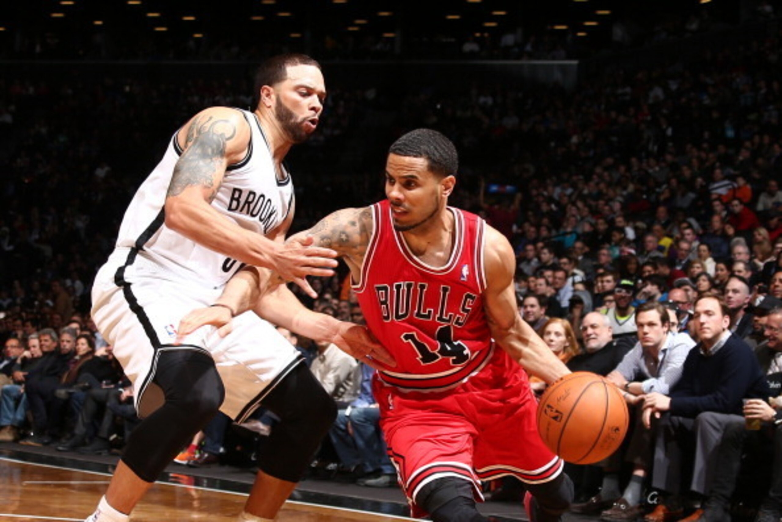 BROOKLYN, NY - MARCH 3: D.J. Augustin #14 of the Chicago BUlls drives against Deron Williams #8 of the Brooklyn Nets during a game at the Barclays Center on March 3, 2014 in the Brooklyn borough of New York City. NOTE TO USER: User expressly acknowledges BROOKLYN, NY - MARCH 3: D.J. Augustin #14 of the Chicago BUlls drives against Deron Williams #8 of the Brooklyn Nets during a game at the Barclays Center on March 3, 2014 in the Brooklyn borough of New York City. NOTE TO USER: User expressly acknowledges