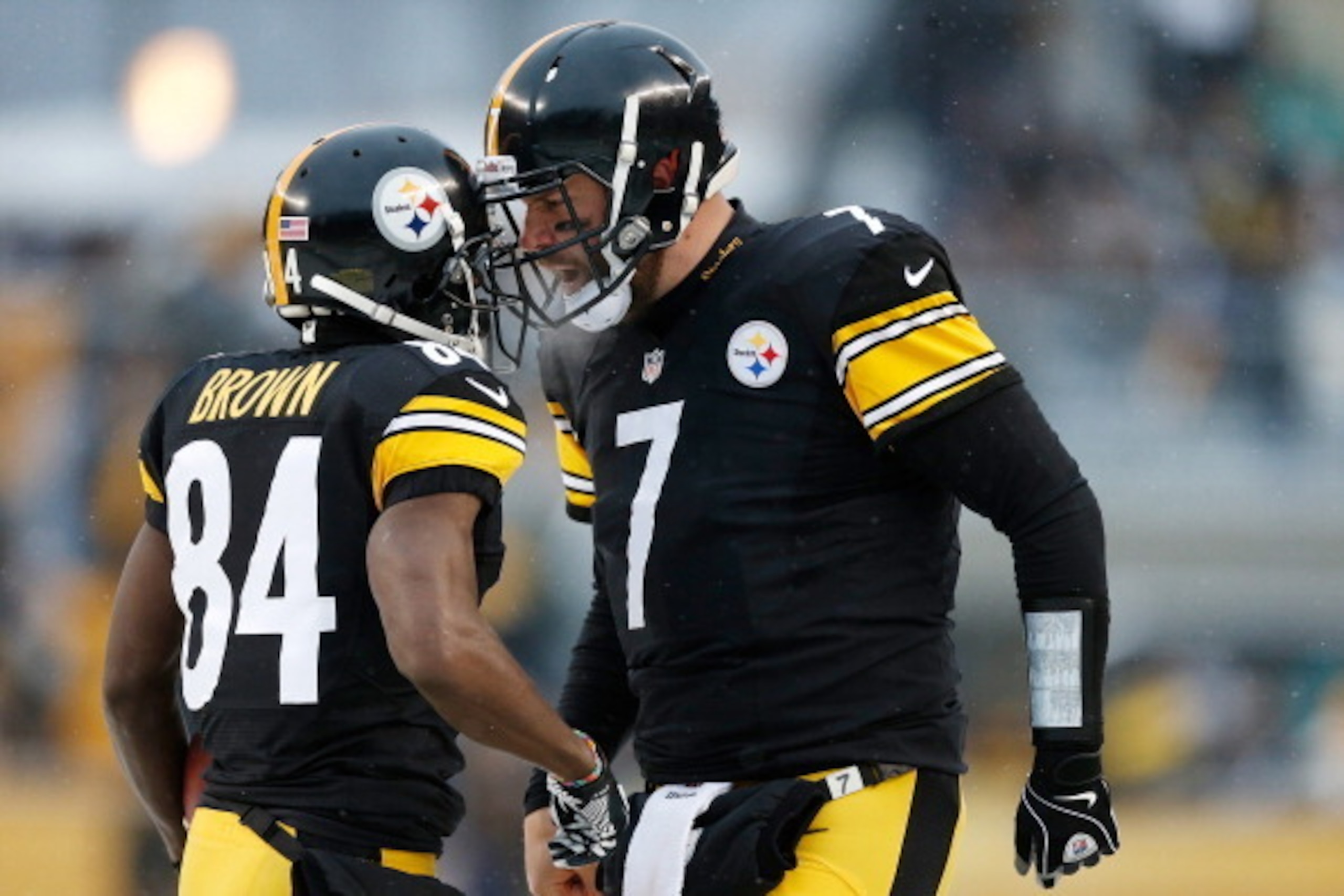PITTSBURGH, PA - DECEMBER 08: Antonio Brown #84 and Ben Roethlisberger #7 of the Pittsburgh Steelers  celebrate their third quarter touchdown play against the Miami Dolphins at Heinz Field on December 8, 2013 in Pittsburgh, Pennsylvania.  (Photo by Gregor