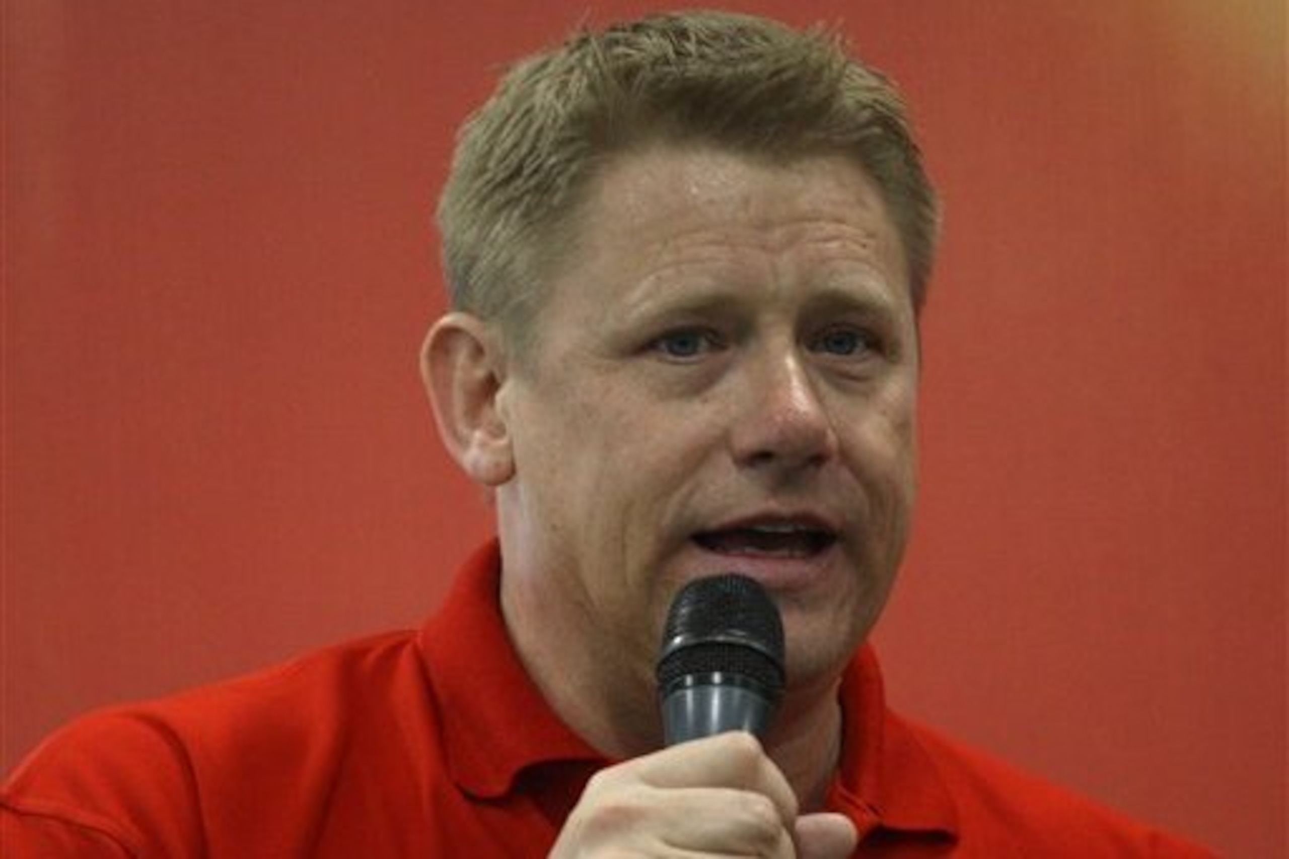 Peter Schmeichel offers his support to David Moyes.