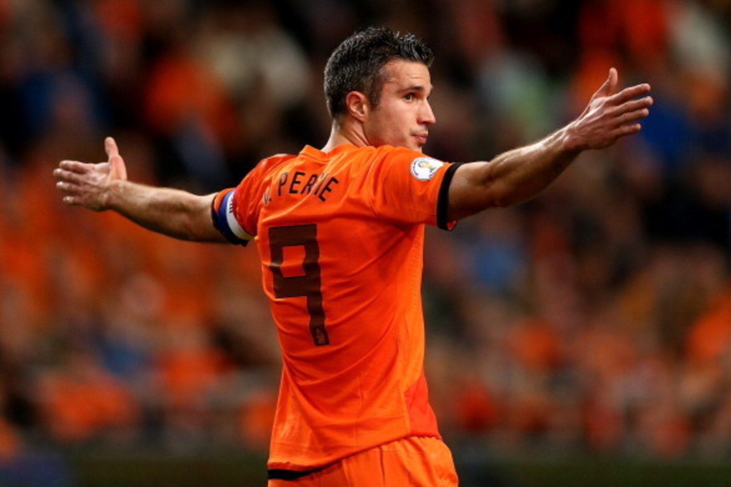 AMSTERDAM, NETHERLANDS - OCTOBER 11:  Robin van Persie of Holland during the FIFA 2014 World Cup Qualifing match between Holland and Hungary at Amsterdam Arena on October 11, 2013 in Amsterdam, Netherlands.  (Photo by Scott Heavey/Getty Images)